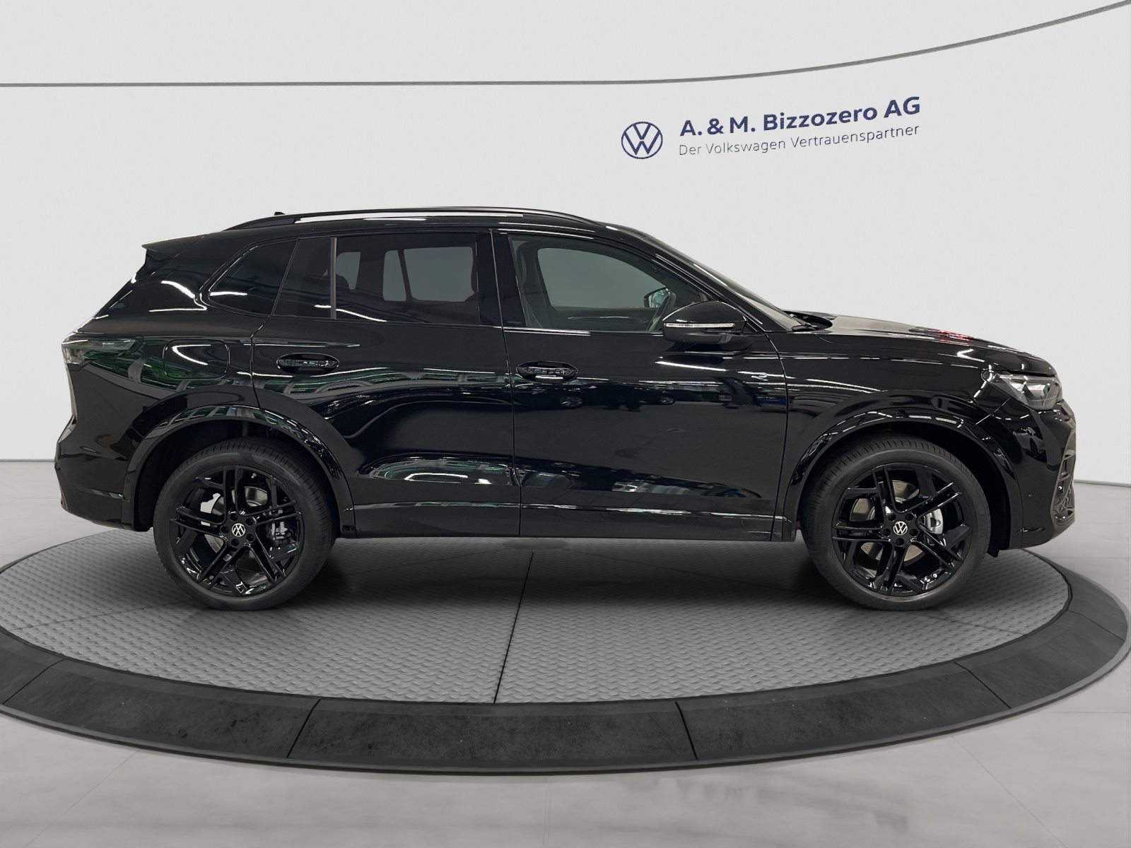 VW Tiguan R-Line UNITED, Full-Hybrid Petrol/Electric, New car, Automatic - 6