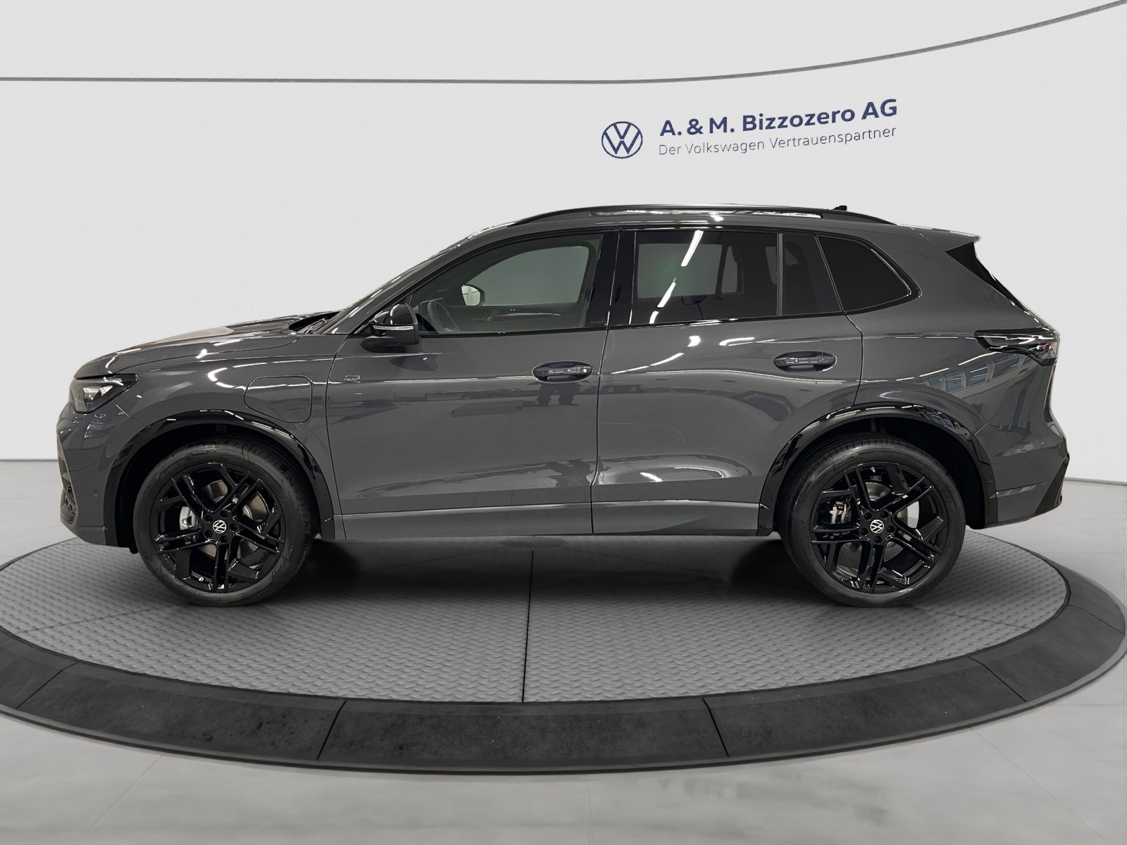 VW Tiguan R-Line UNITED, Voll-Hybrid Benzin/Elektro, Neuwagen, Automatik - 2