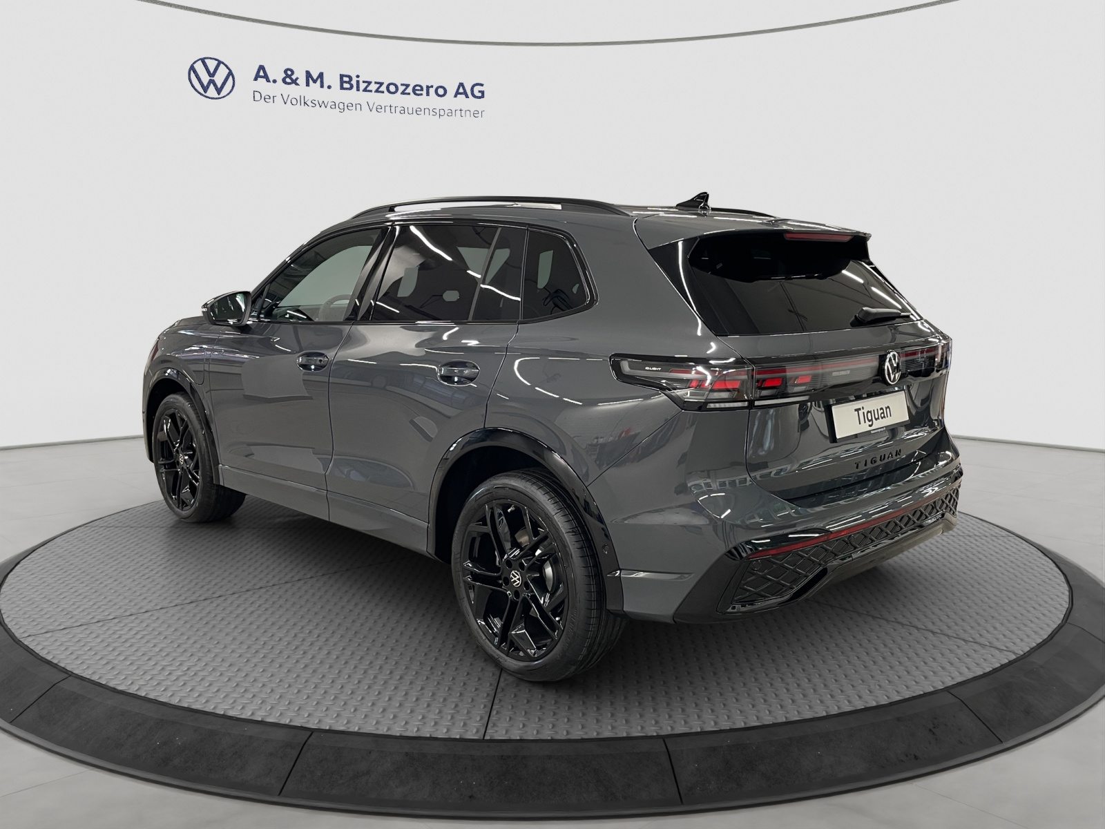 VW Tiguan R-Line UNITED, Voll-Hybrid Benzin/Elektro, Neuwagen, Automatik - 3