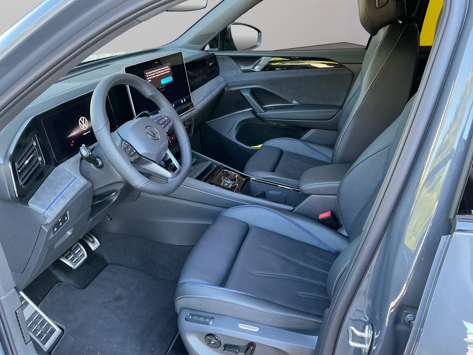 VW Tiguan R-Line Plus, Petrol, New car, Automatic - 5