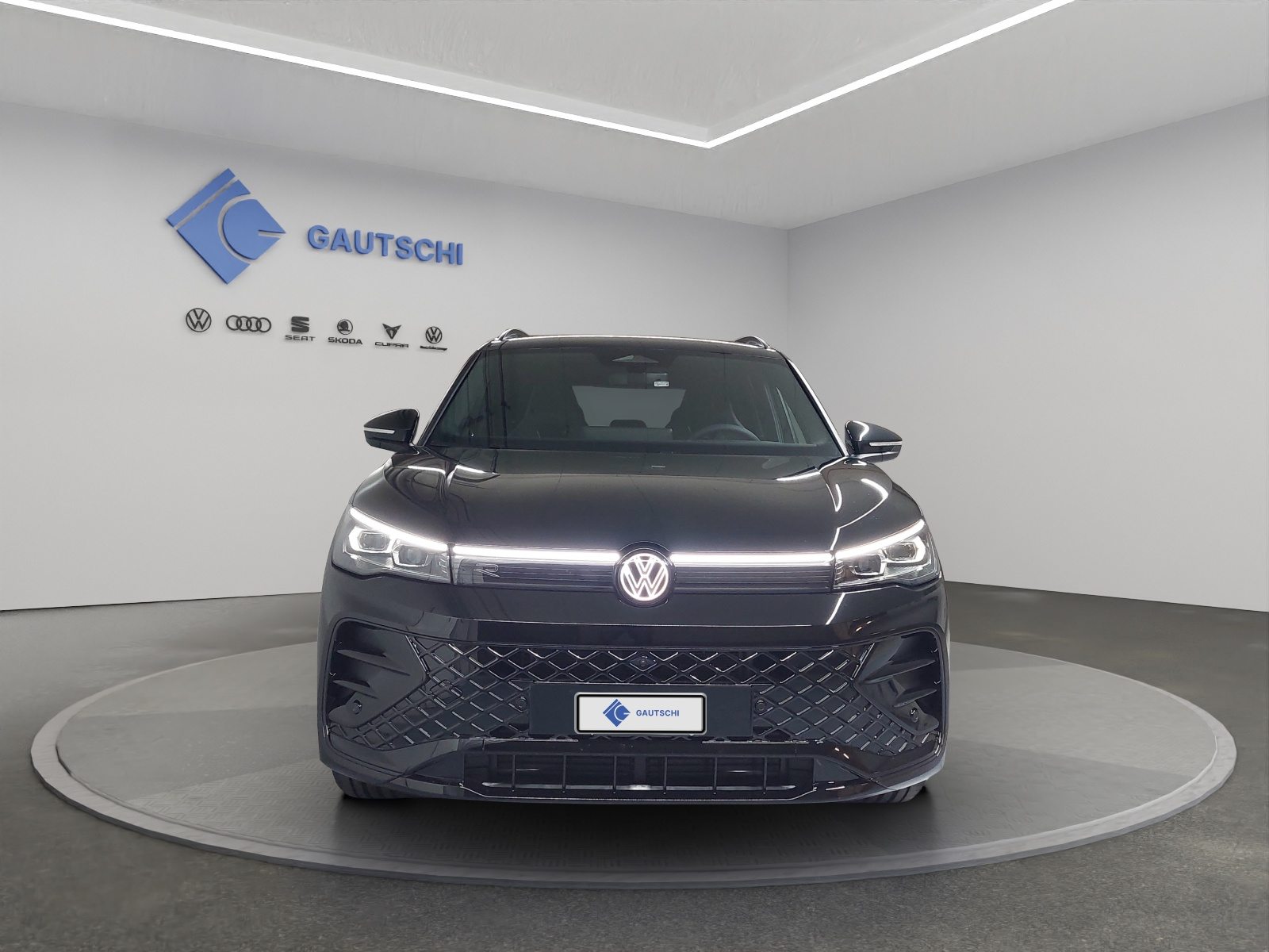 VW Tiguan R-Line, Petrol, New car, Automatic - 5