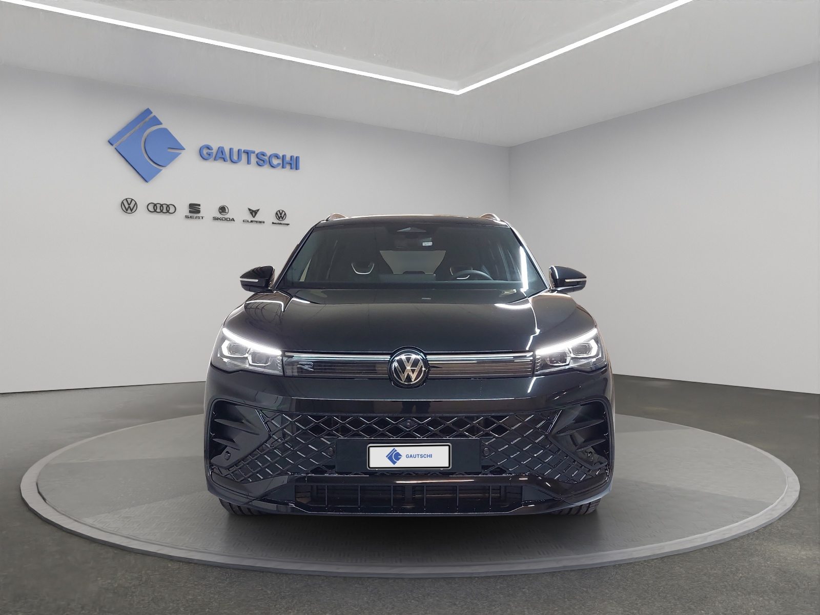 VW Tiguan R-Line, Diesel, New car, Automatic - 5