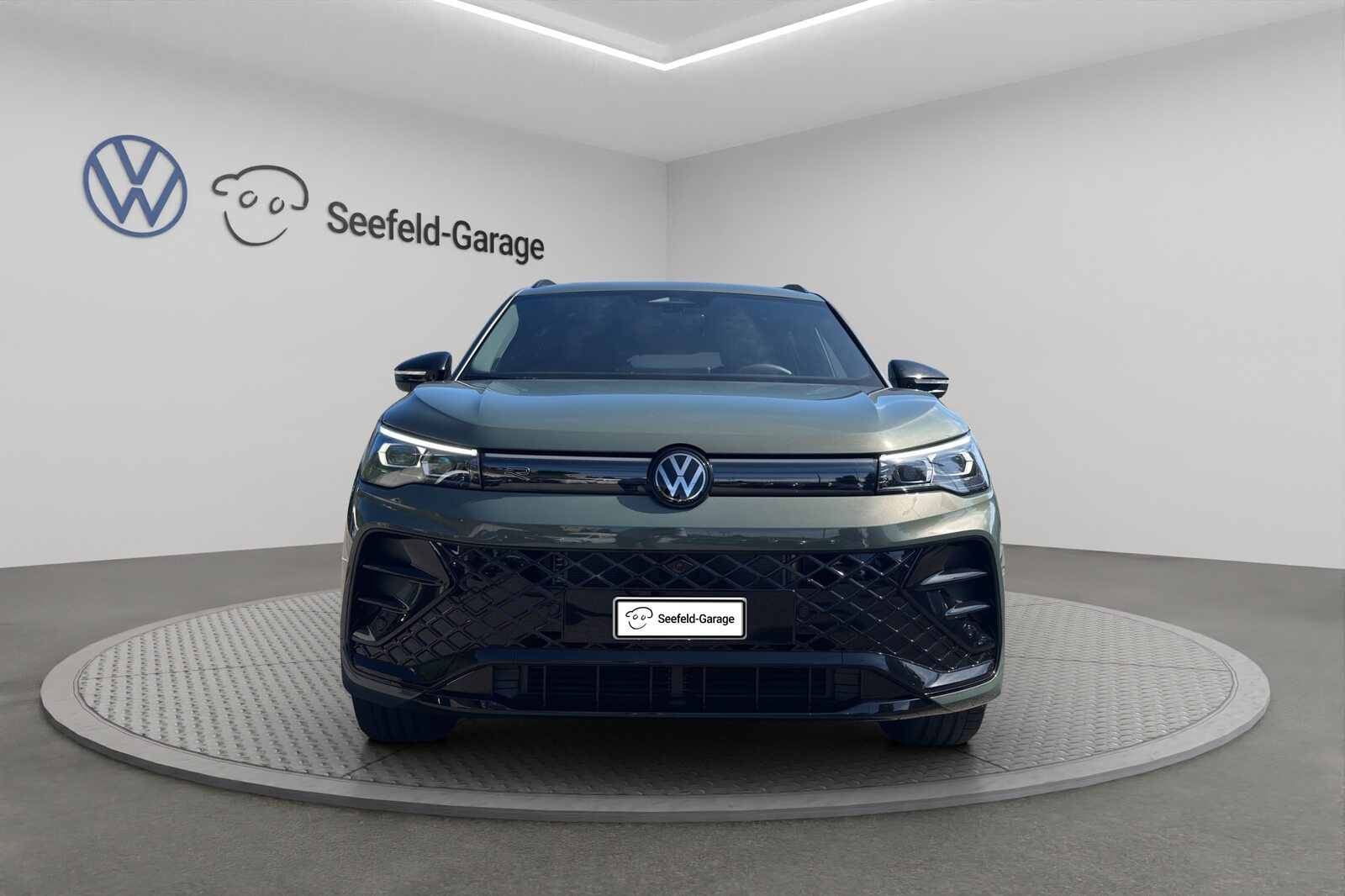 VW Tiguan R-Line Plus, Petrol, New car, Automatic - 2