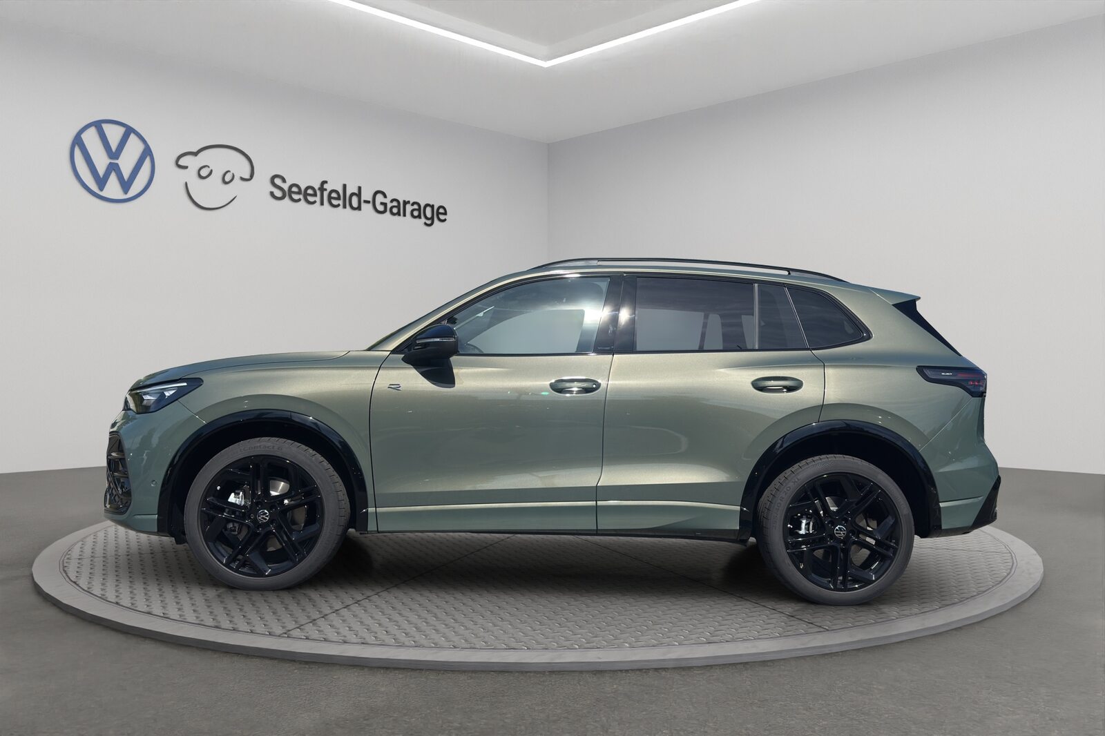 VW Tiguan R-Line Plus, Petrol, New car, Automatic - 3