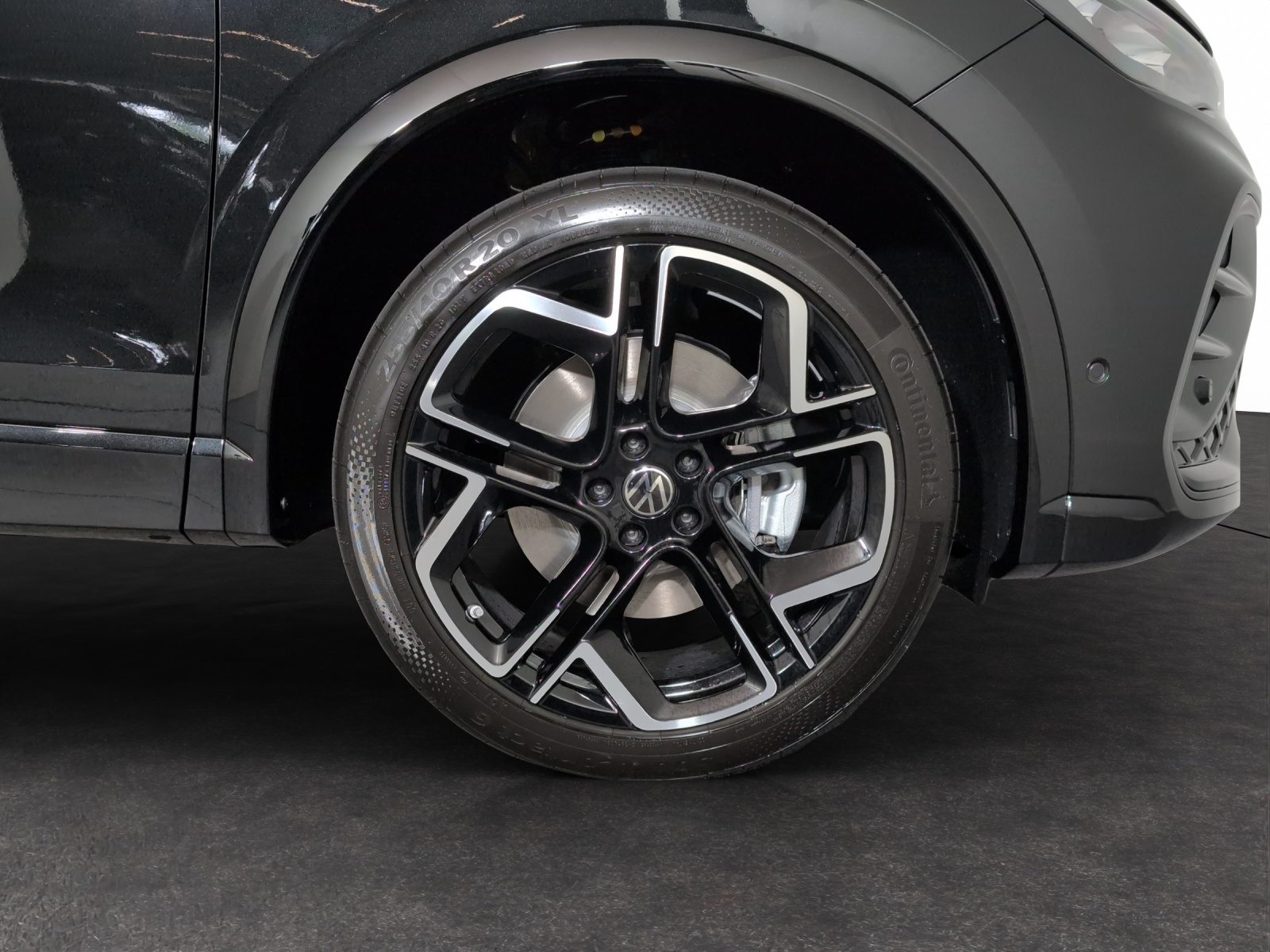 VW Tiguan R-Line Plus, Petrol, New car, Automatic - 5