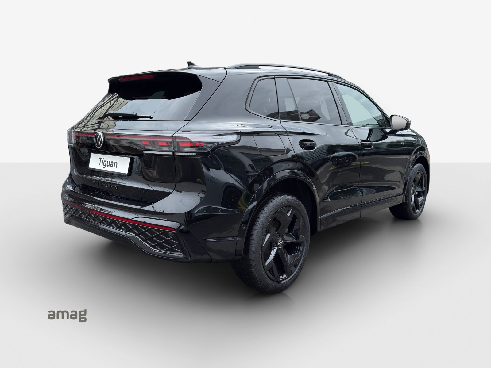 VW Tiguan R-Line, Petrol, New car, Automatic - 5