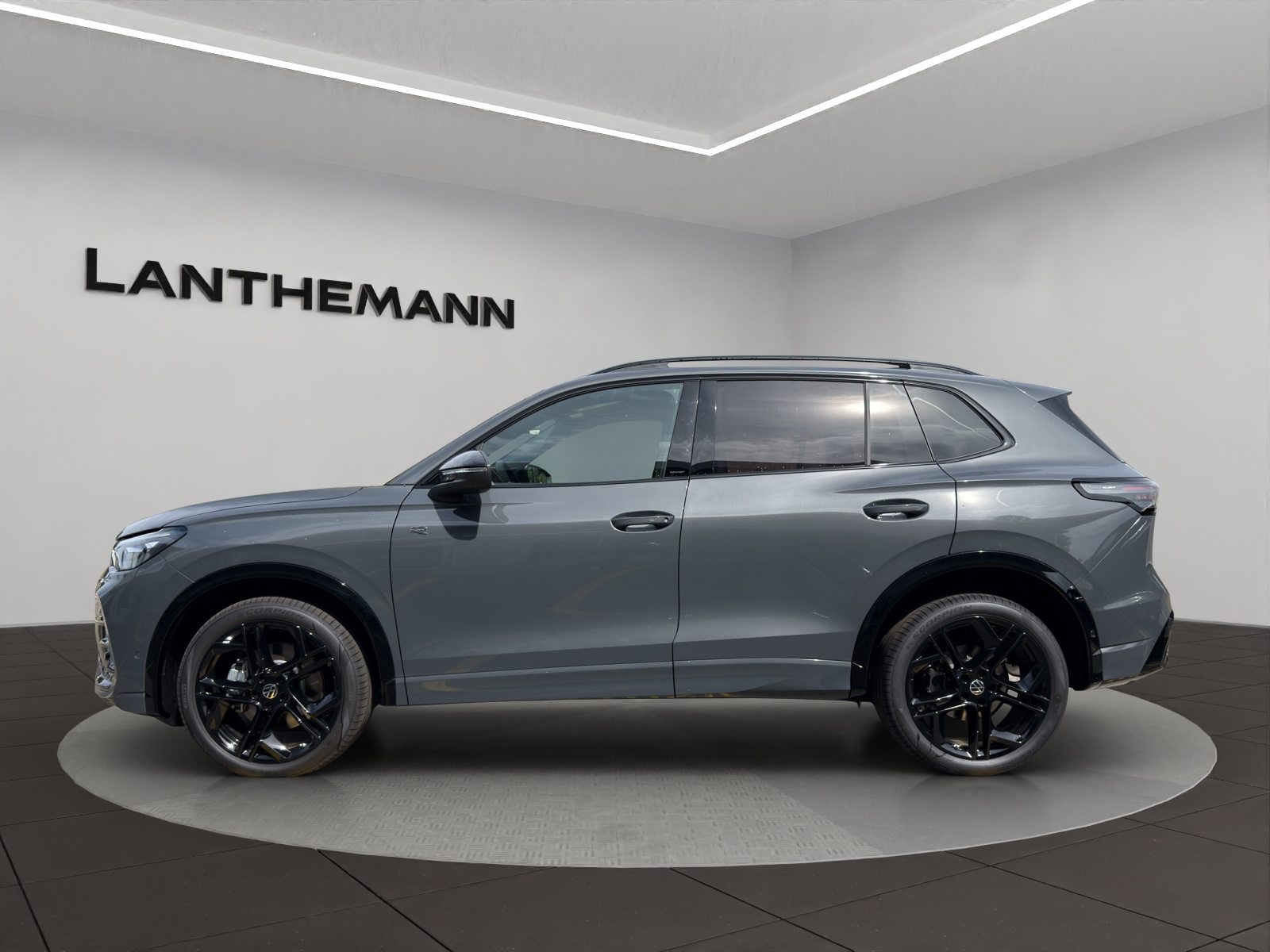 VW Tiguan R-Line UNITED, Benzin, Neuwagen, Automatik - 2