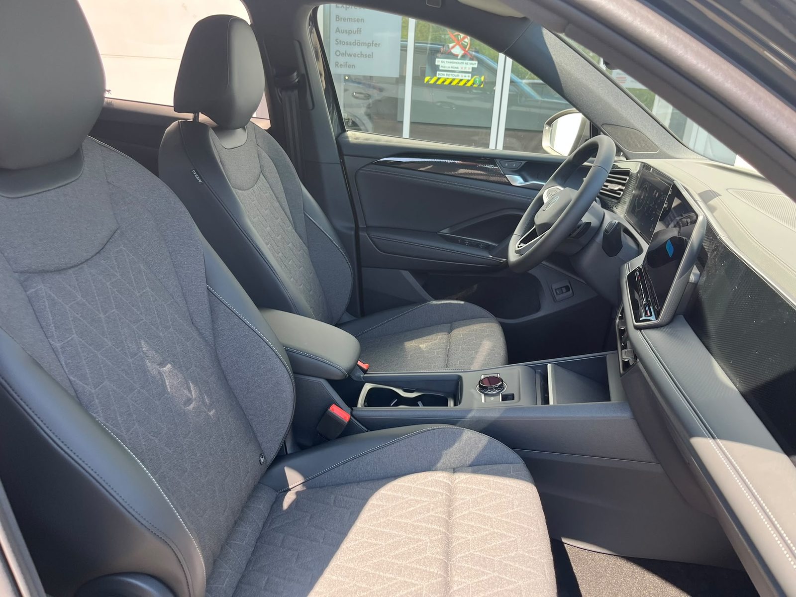 VW Tiguan Life UNITED, Benzin, Neuwagen, Automatik - 3