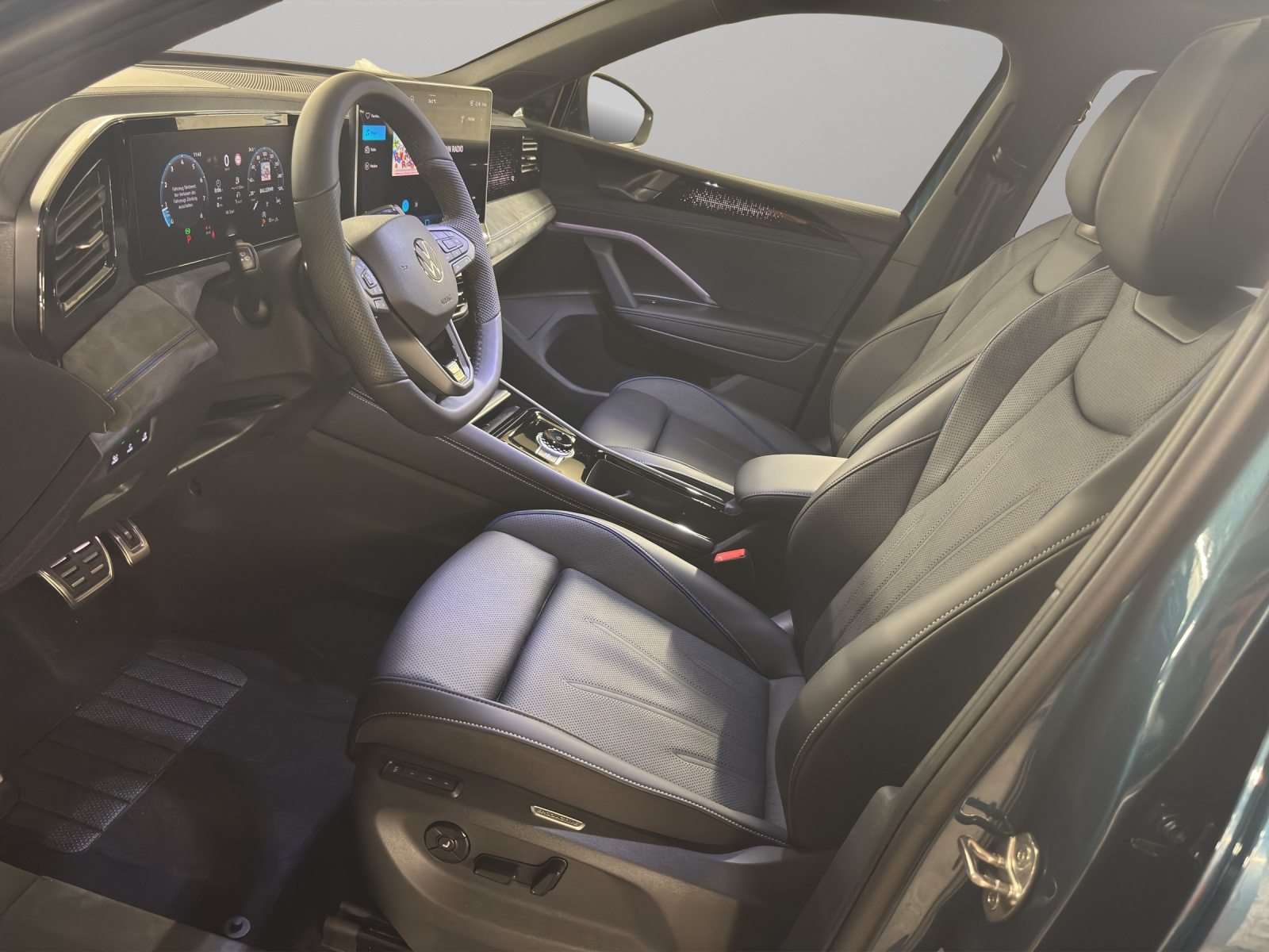 VW Tiguan R-Line UNITED, Petrol, New car, Automatic - 6