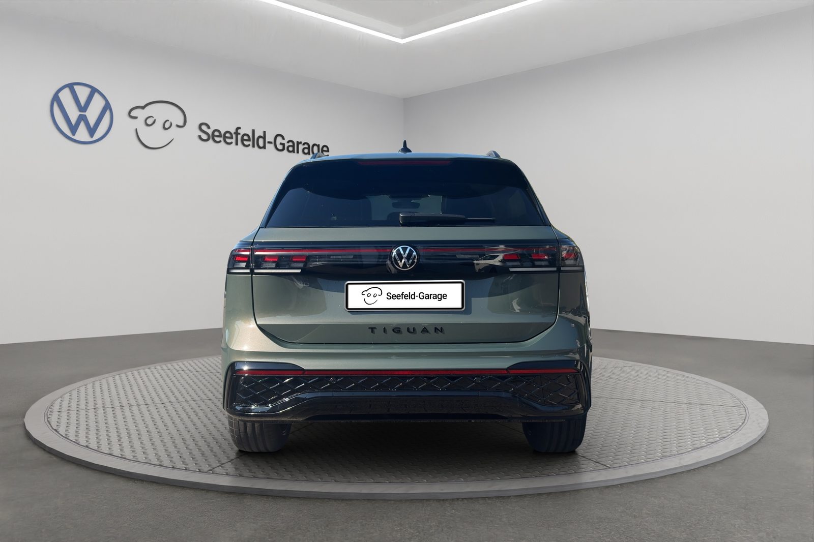 VW Tiguan R-Line, Petrol, New car, Automatic - 5