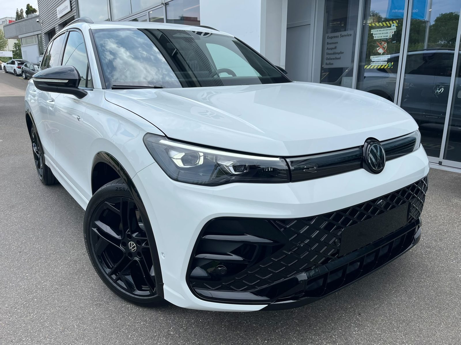 VW Tiguan R-Line Plus, Benzin, Neuwagen, Automatik - 2