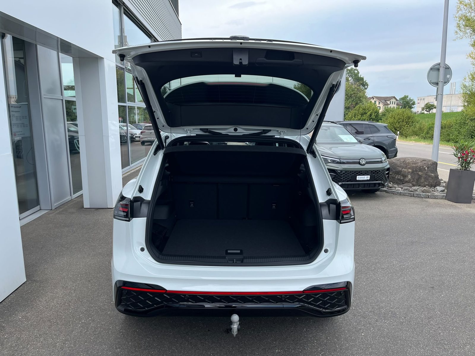 VW Tiguan R-Line Plus, Benzin, Neuwagen, Automatik - 7