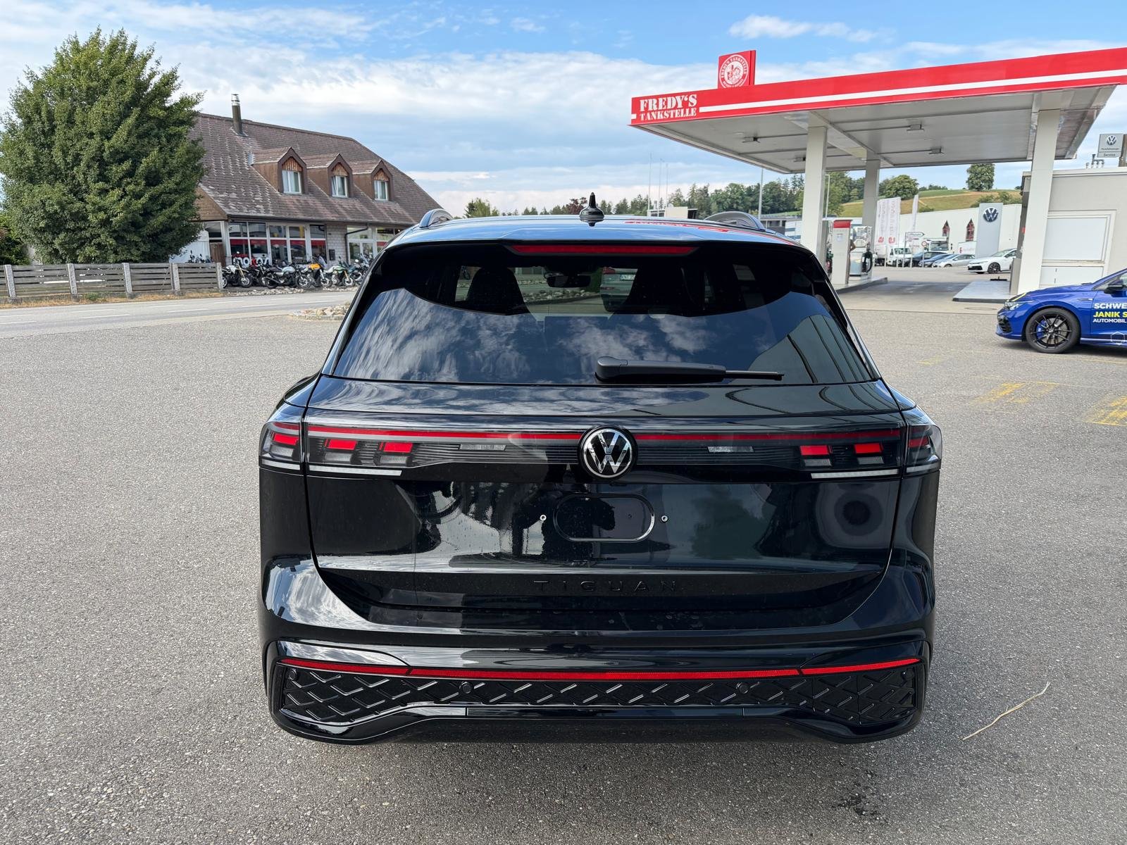 VW Tiguan 2.0 TSI DSG R-Line United 4Motion, Benzin, Neuwagen, Automatik - 4