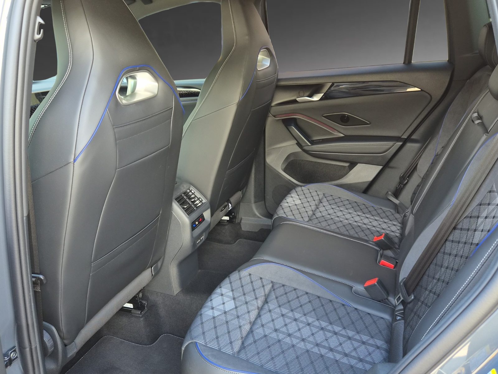 VW Tiguan R-Line UNITED, Essence, Voiture nouvelle, Automatique - 7