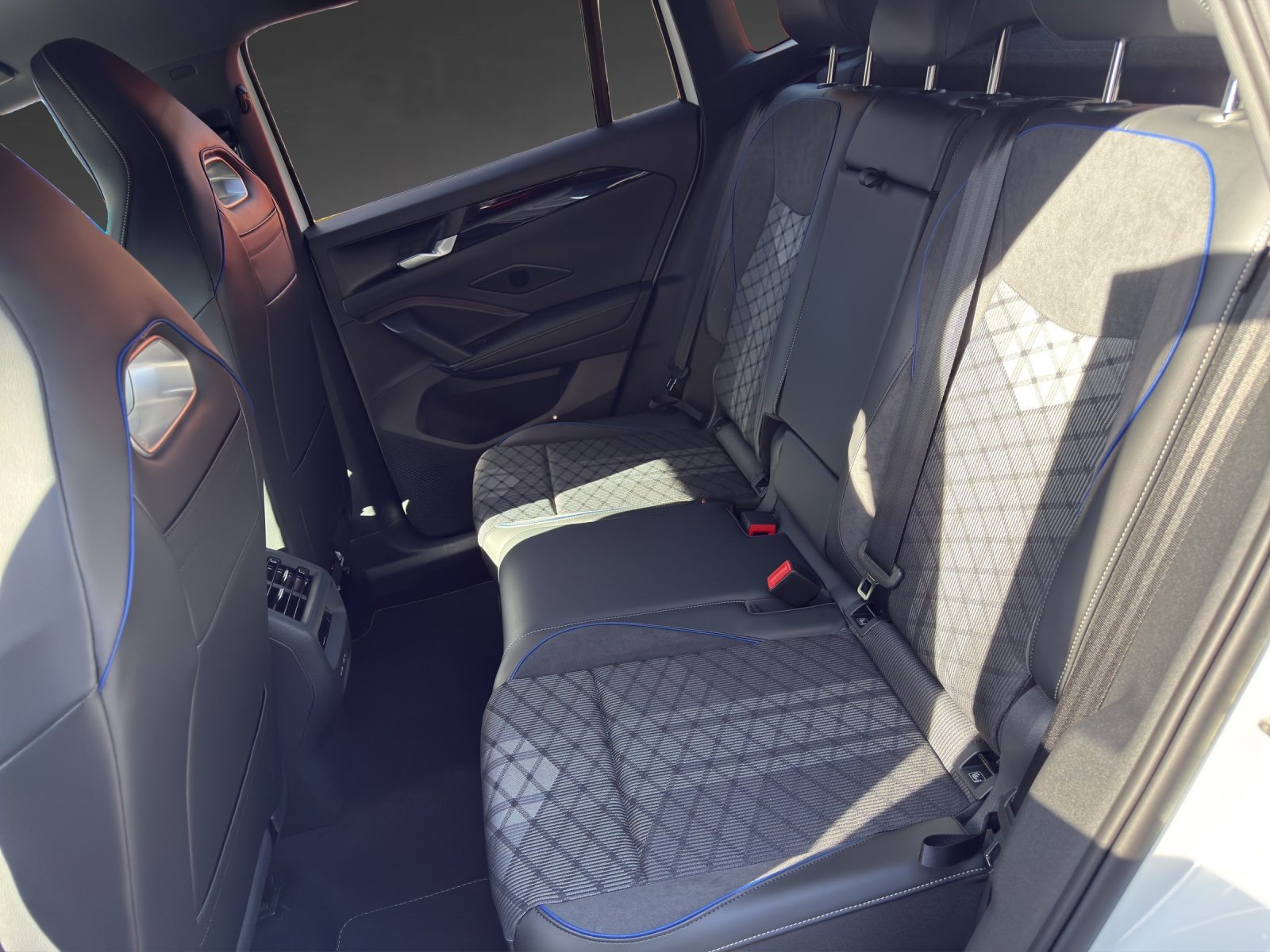 VW Tiguan R-Line UNITED, Benzina, Auto nuove, Automatico - 7