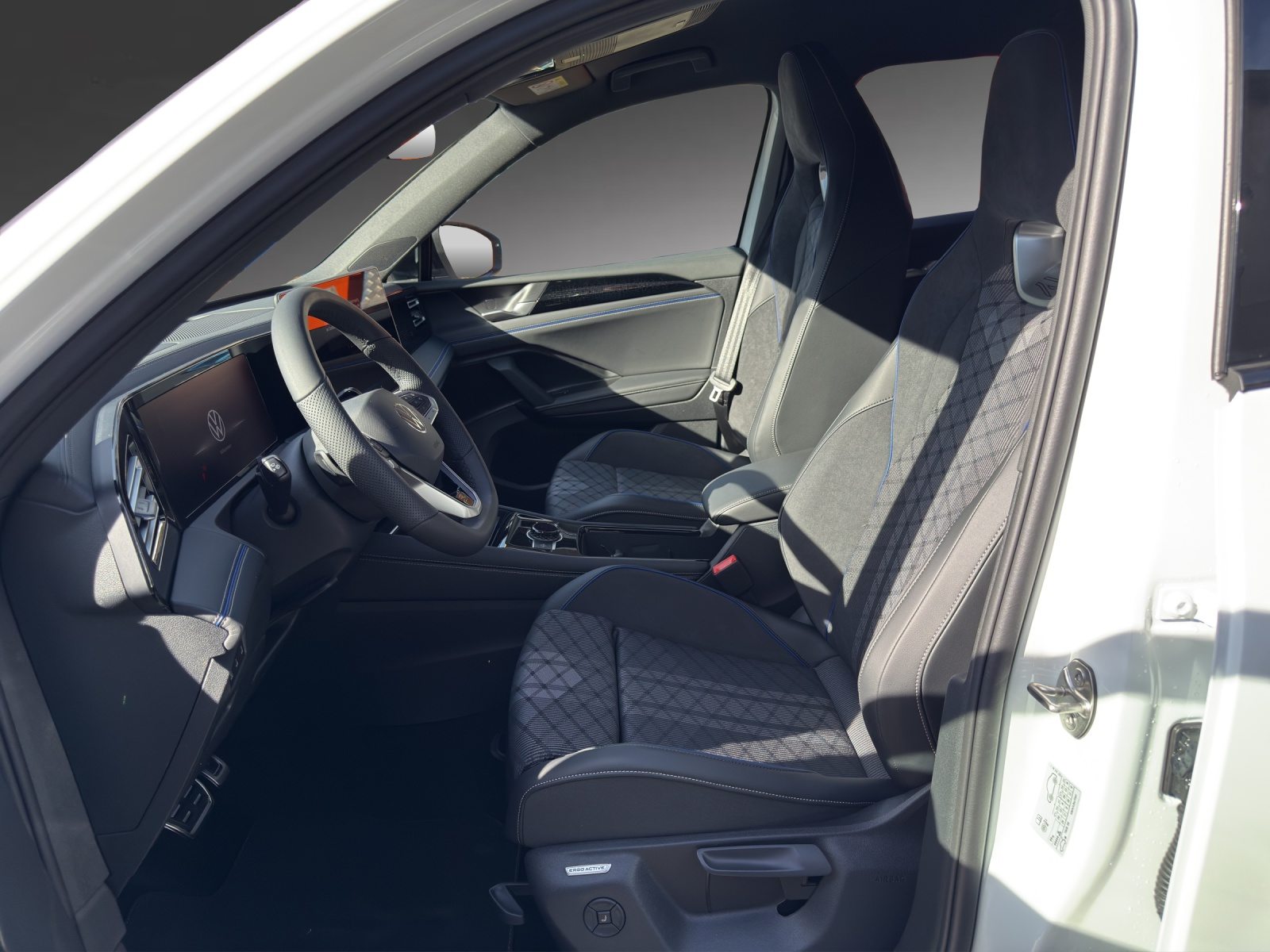 VW Tiguan R-Line Plus, Benzin, Neuwagen, Automatik - 6