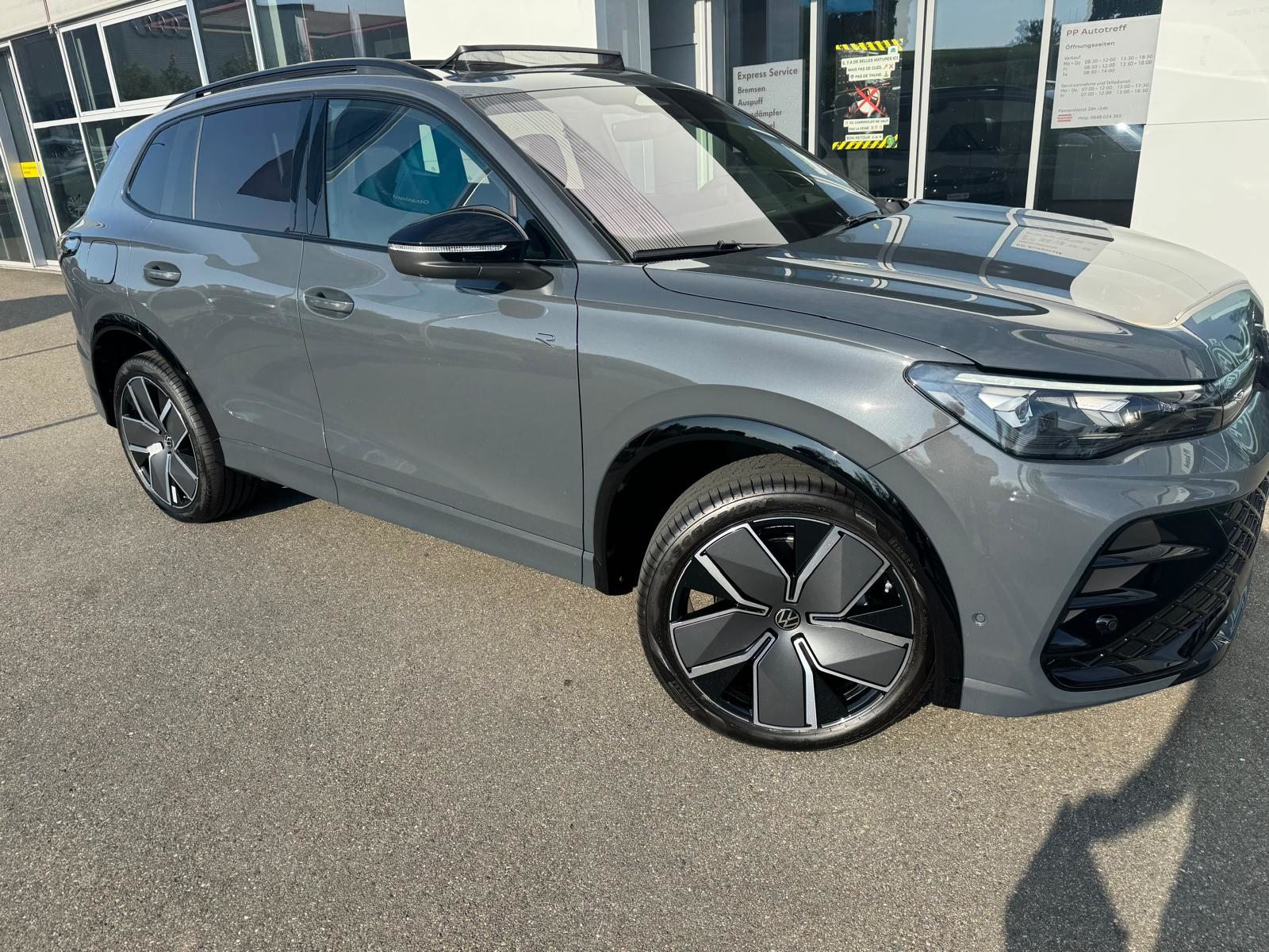 VW Tiguan R-Line UNITED, Benzina, Auto nuove, Automatico - 2