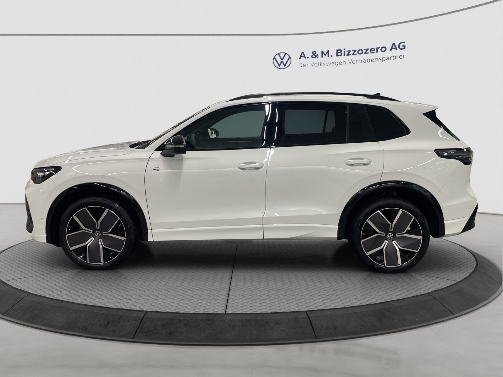 VW Tiguan R-Line UNITED, Benzin, Neuwagen, Automatik - 2