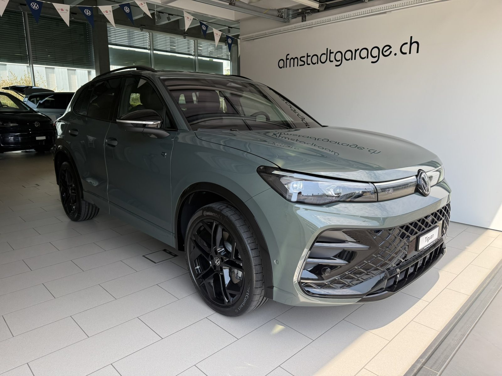 VW Tiguan R-Line Plus