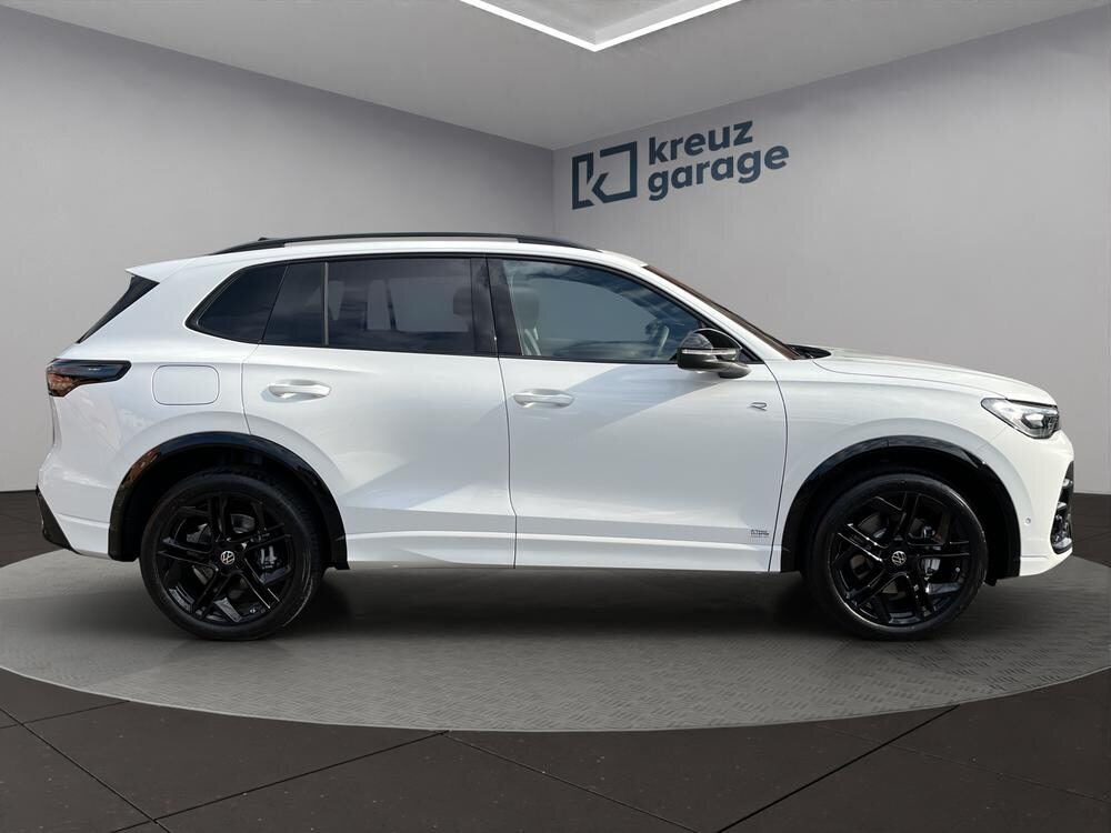 VW Tiguan R-Line UNITED, Full-Hybrid Petrol/Electric, New car, Automatic - 2