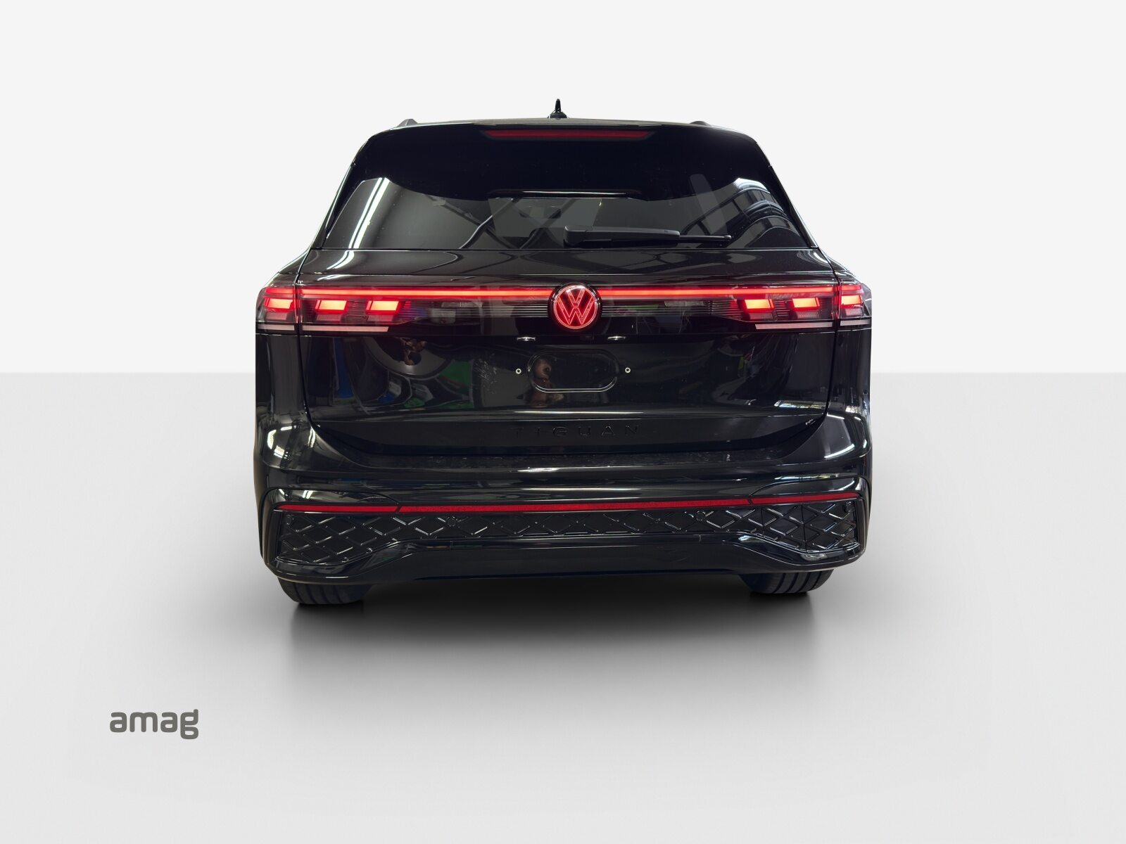 VW Tiguan R-Line, Petrol, New car, Automatic - 4