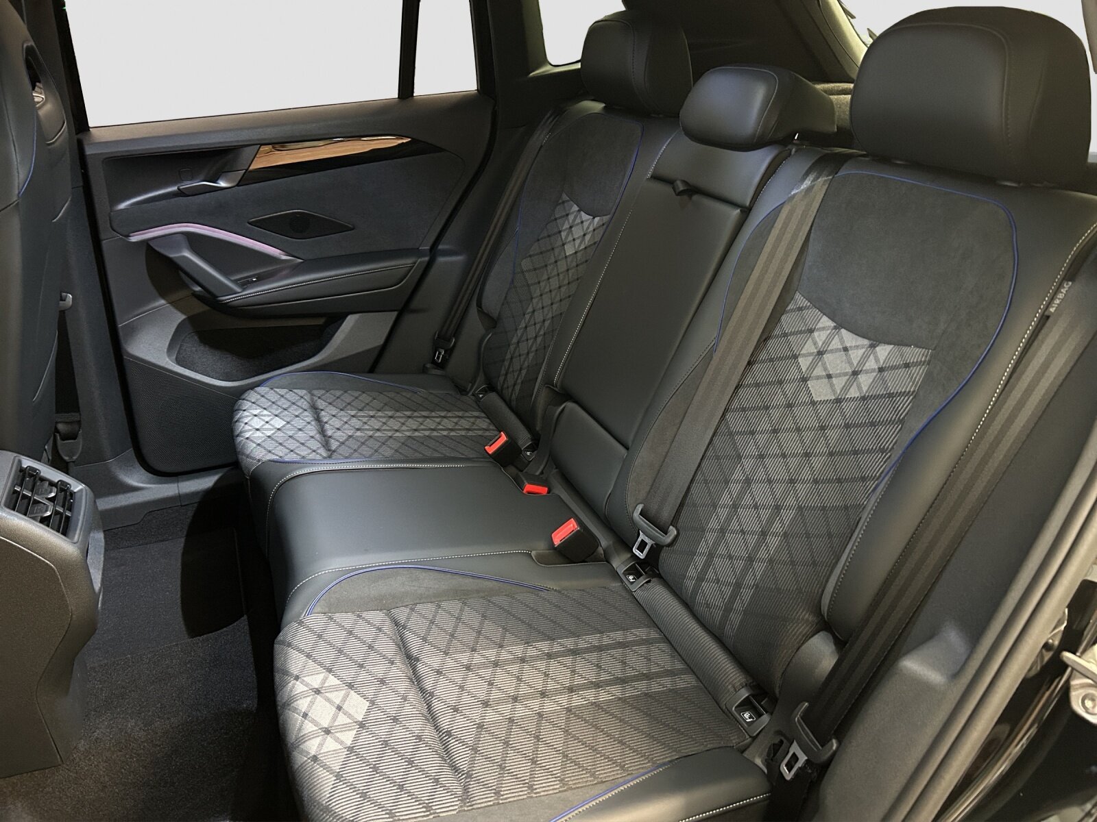 VW Tiguan 2.0 TSI DSG R-Line 4Motion - Anhängekupplung - He, Benzin, Neuwagen, Automatik - 7