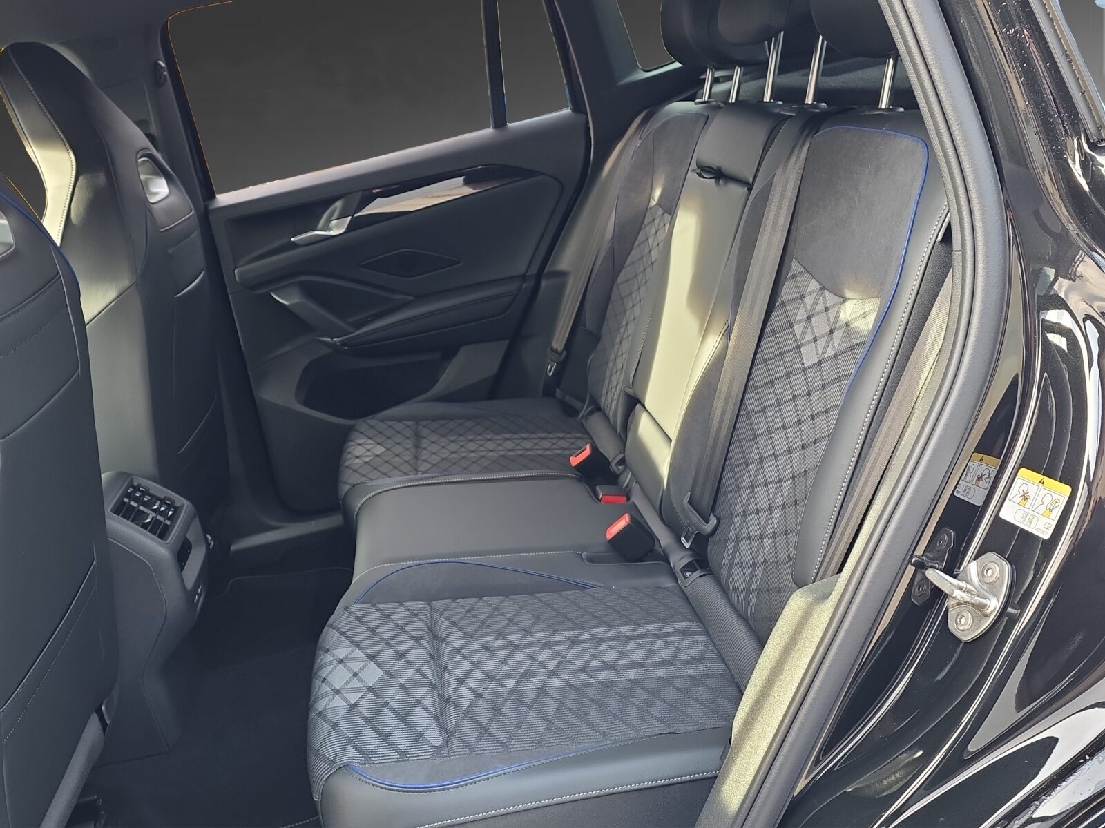 VW Tiguan R-Line UNITED, Petrol, New car, Automatic - 7