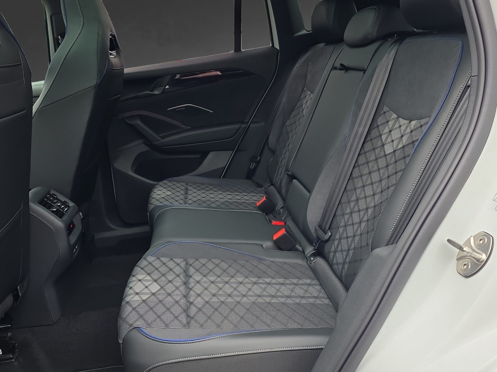 VW Tiguan R-Line Plus, Benzin, Neuwagen, Automatik - 7