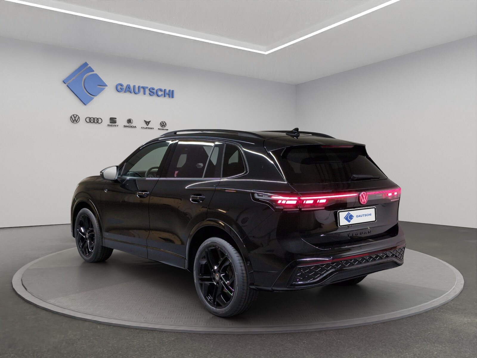 VW Tiguan R-Line, Petrol, New car, Automatic - 3