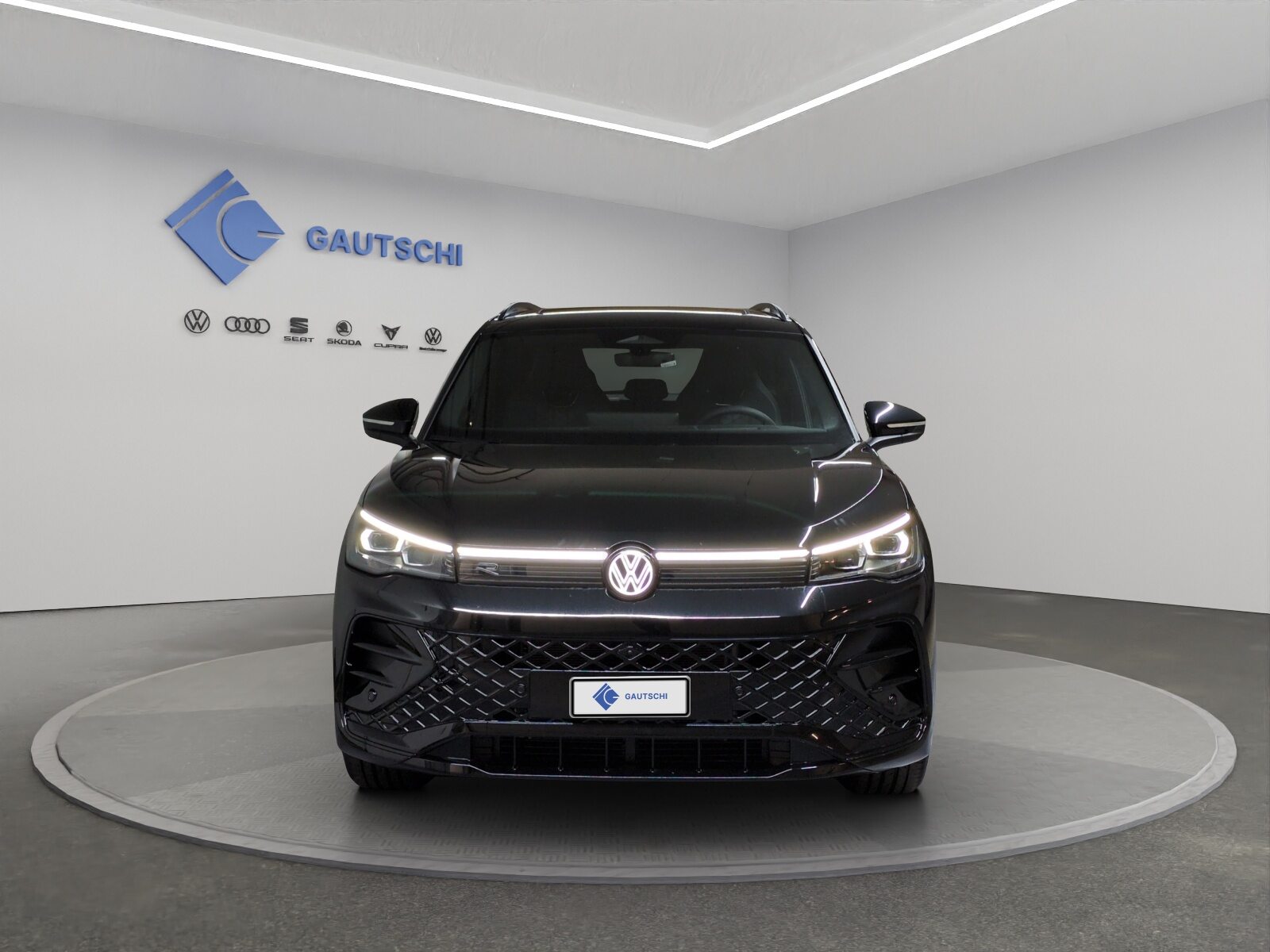 VW Tiguan R-Line, Petrol, New car, Automatic - 5