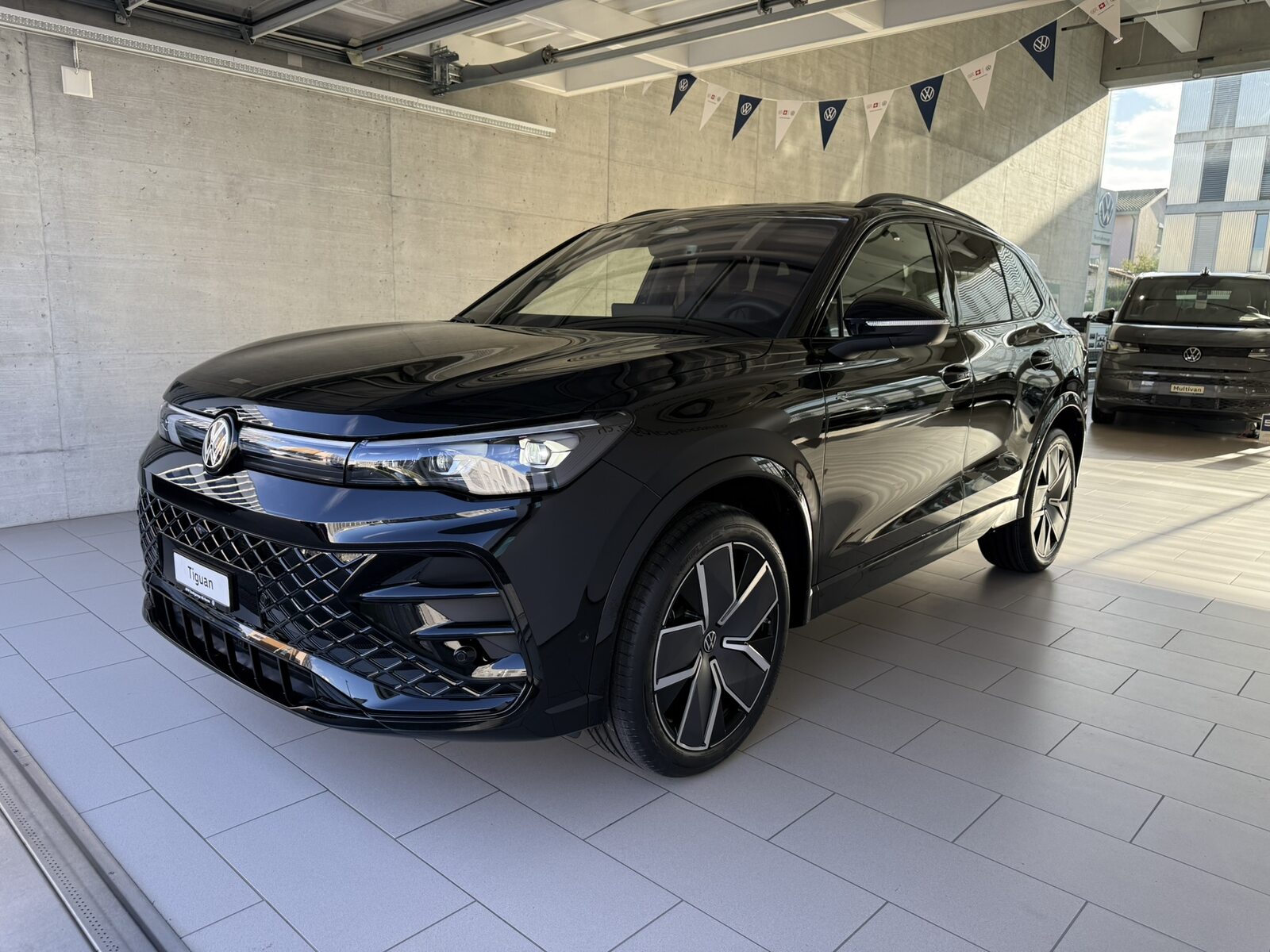 VW Tiguan R-Line UNITED, Essence, Voiture nouvelle, Automatique - 3