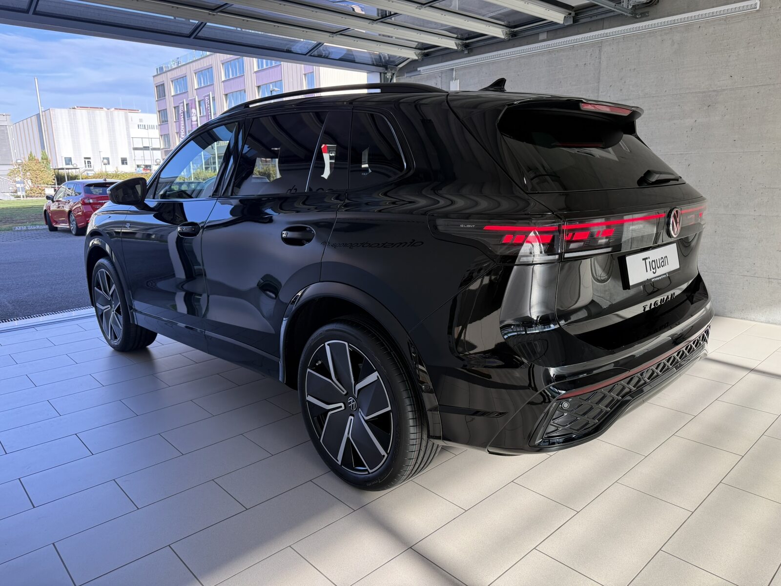 VW Tiguan R-Line UNITED, Essence, Voiture nouvelle, Automatique - 4