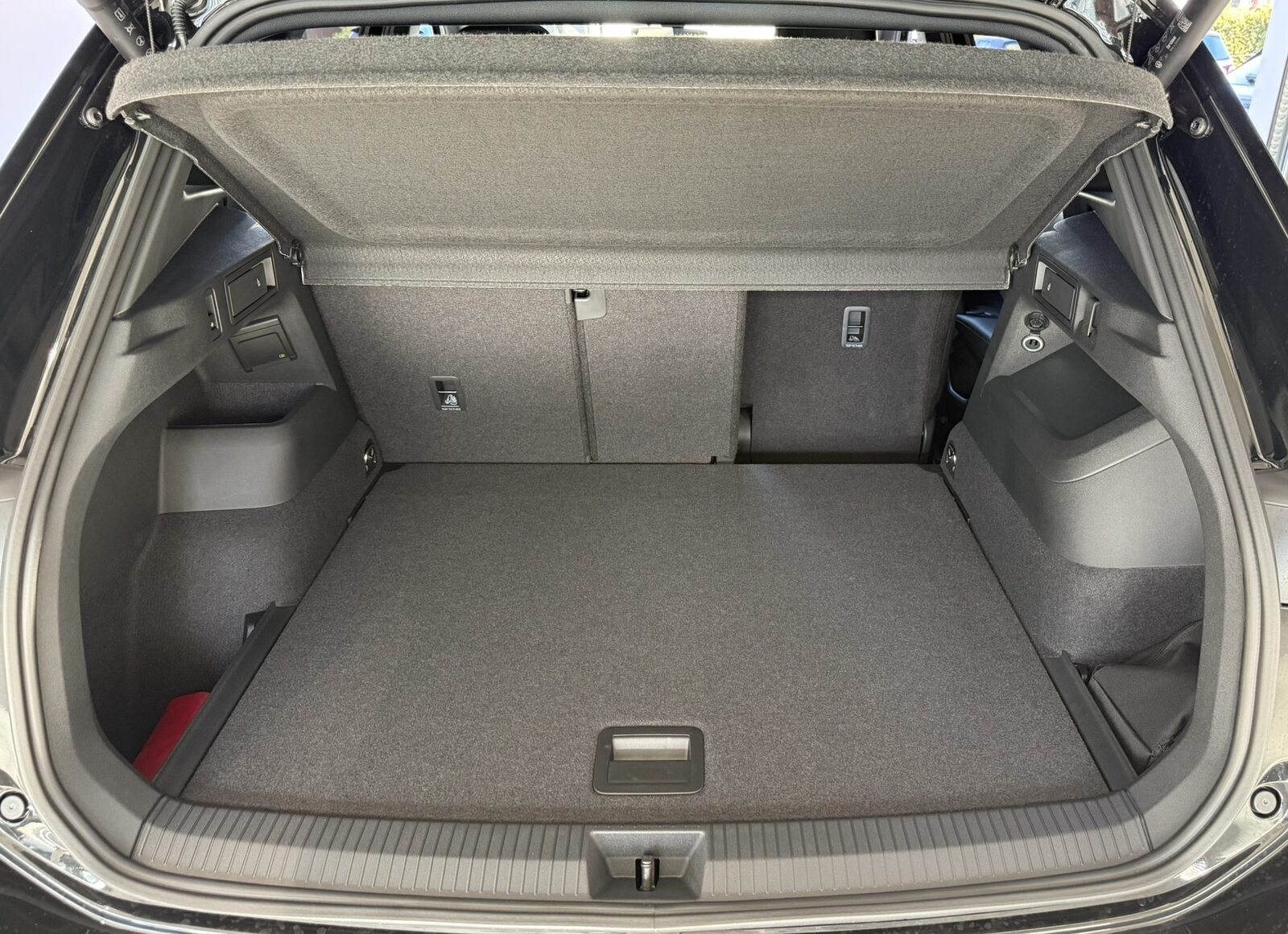 VW Tiguan R-Line UNITED, Essence, Voiture nouvelle, Automatique - 6