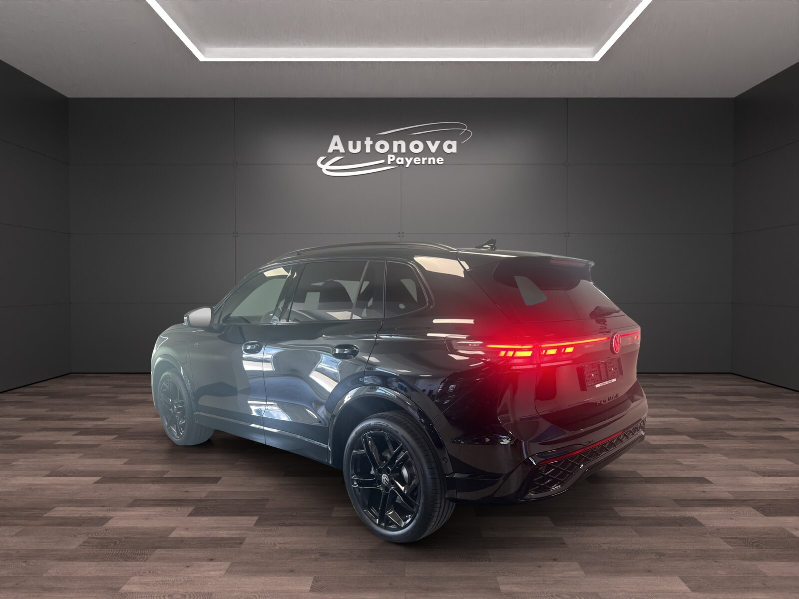 VW Tiguan R-Line, Hybride Intégral Essence/Électricité, Voiture nouvelle, Automatique - 3