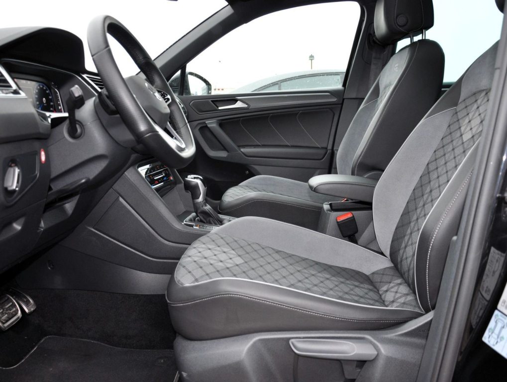 VW R-Line 4Motion, Benzin, Occasion / Gebraucht, Automatik - 6