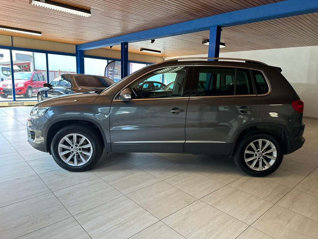 VW Tiguan 2.0 TSI 180 Sport & Style, Petrol, Second hand / Used, Manual - 3