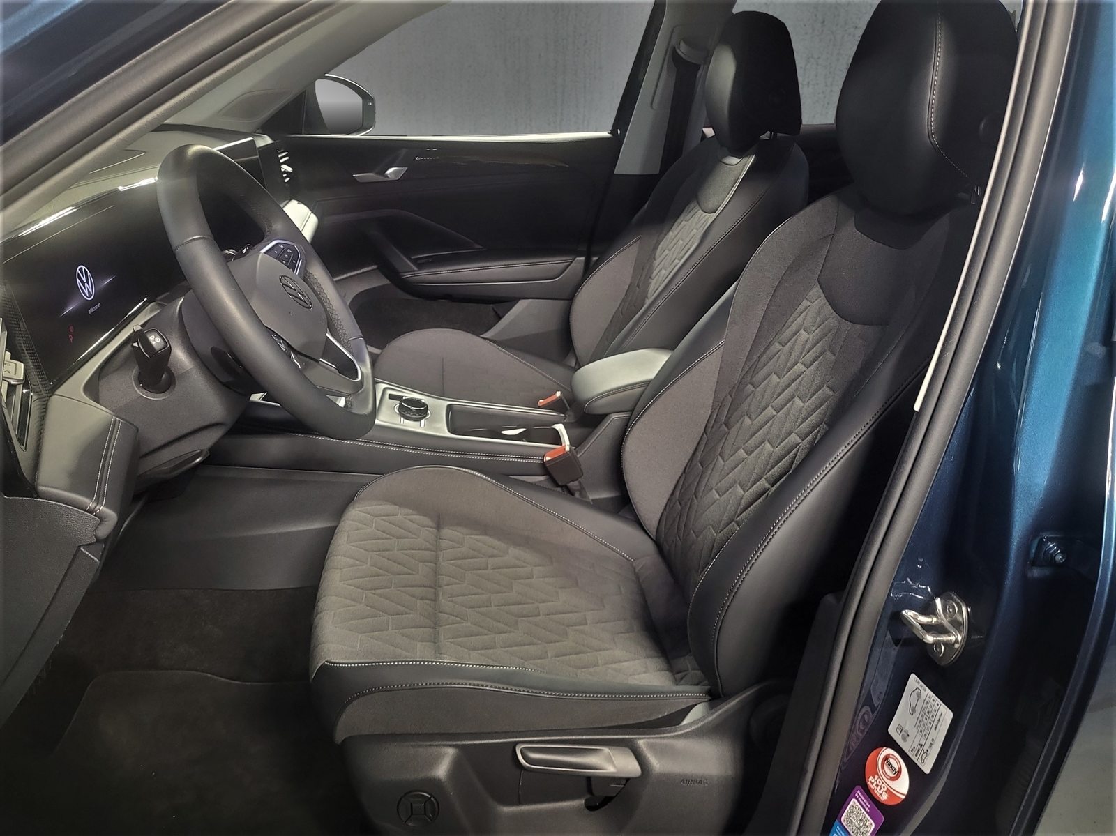 VW Tiguan UNITED, Essence, Occasion / Utilisé, Automatique - 6