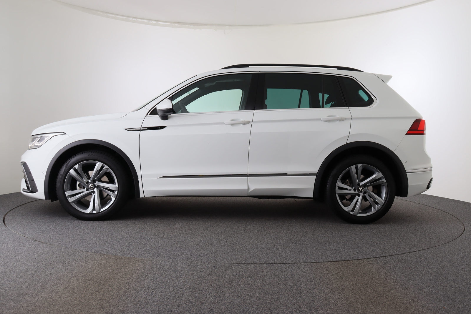 VW Tiguan 75 Edition, Benzina, Occasioni / Usate, Automatico - 2