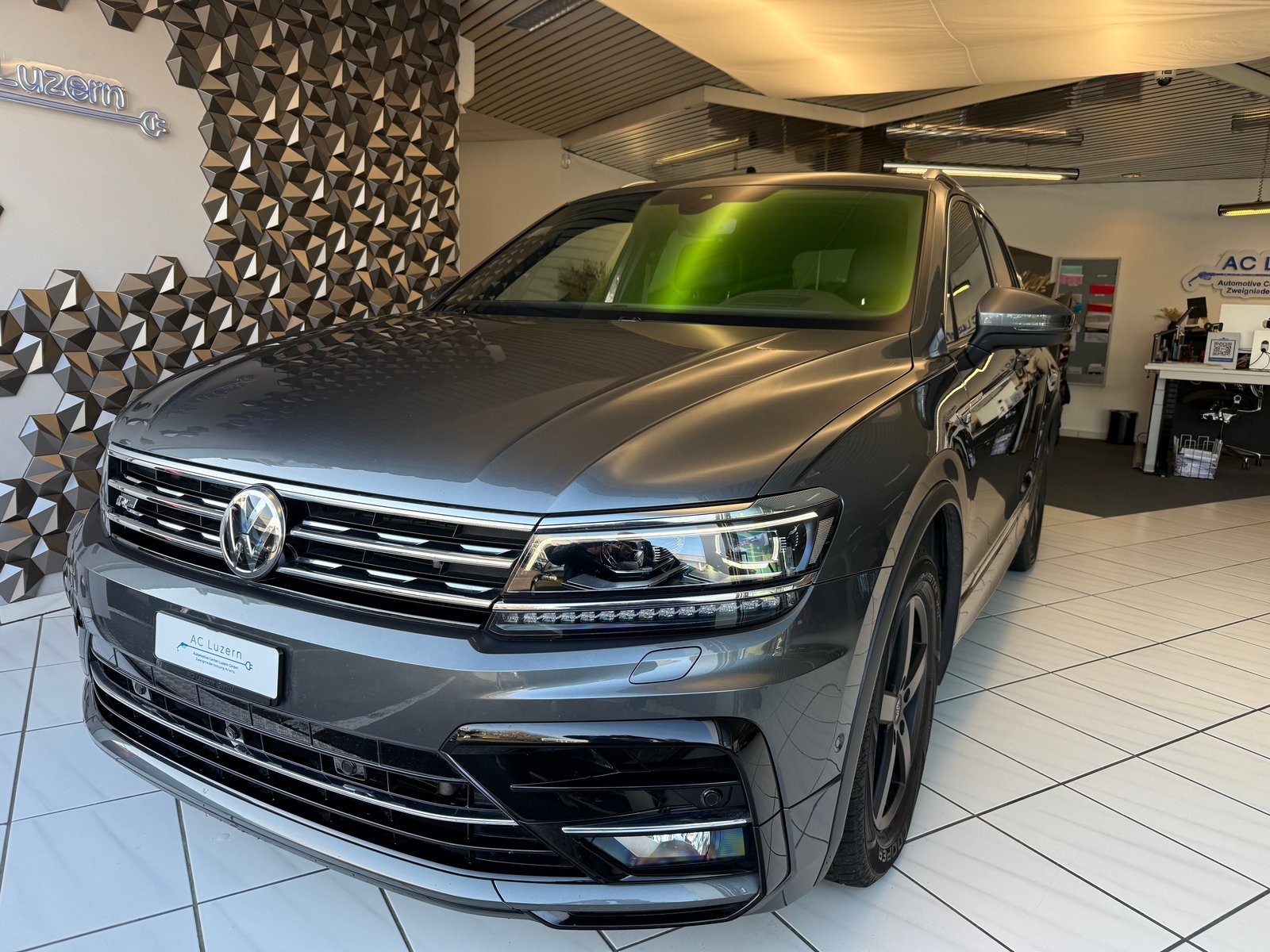 VW Tiguan 2.0TSI R-Line Highline 4Motion DSG