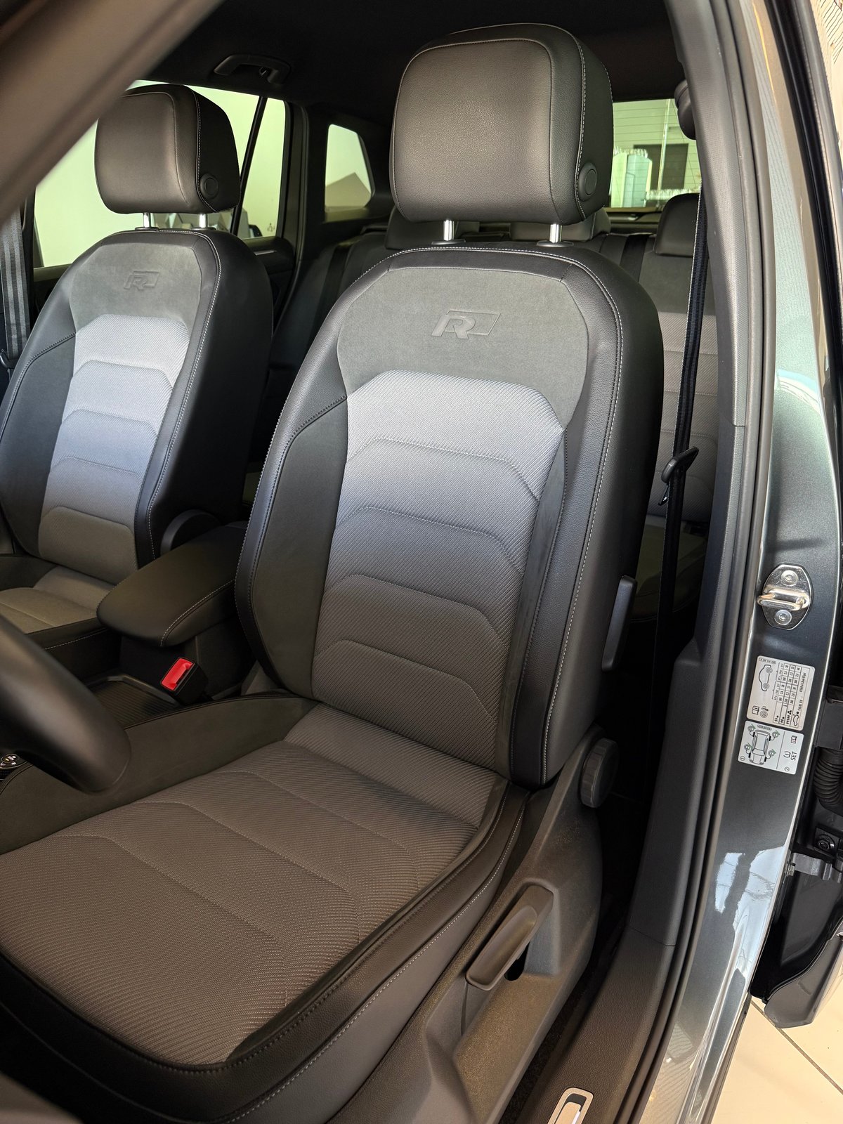 VW Tiguan 2.0TSI R-Line Highline 4Motion DSG, Essence, Occasion / Utilisé, Automatique - 6