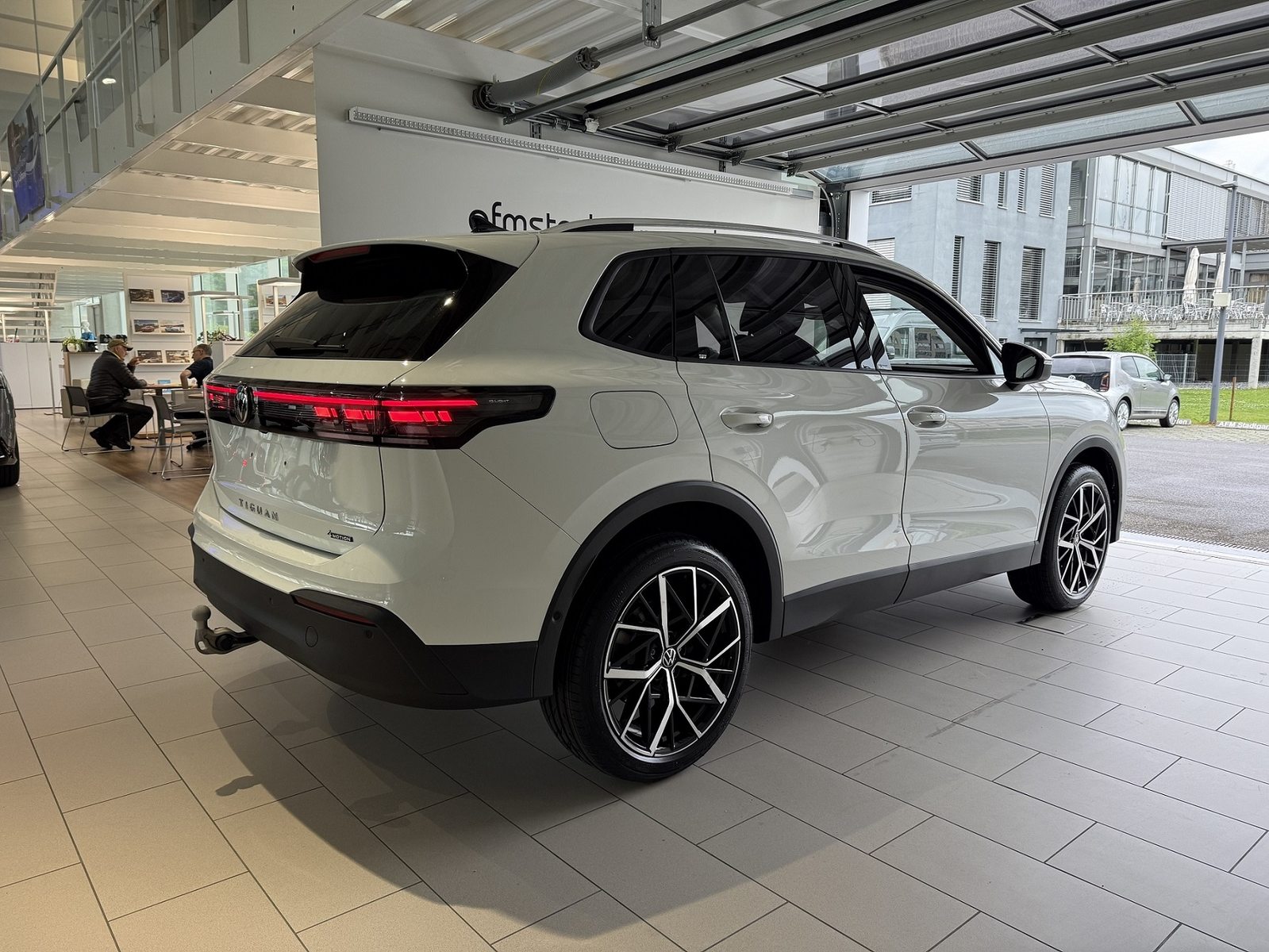 VW Tiguan UNITED, Benzina, Occasioni / Usate, Automatico - 3