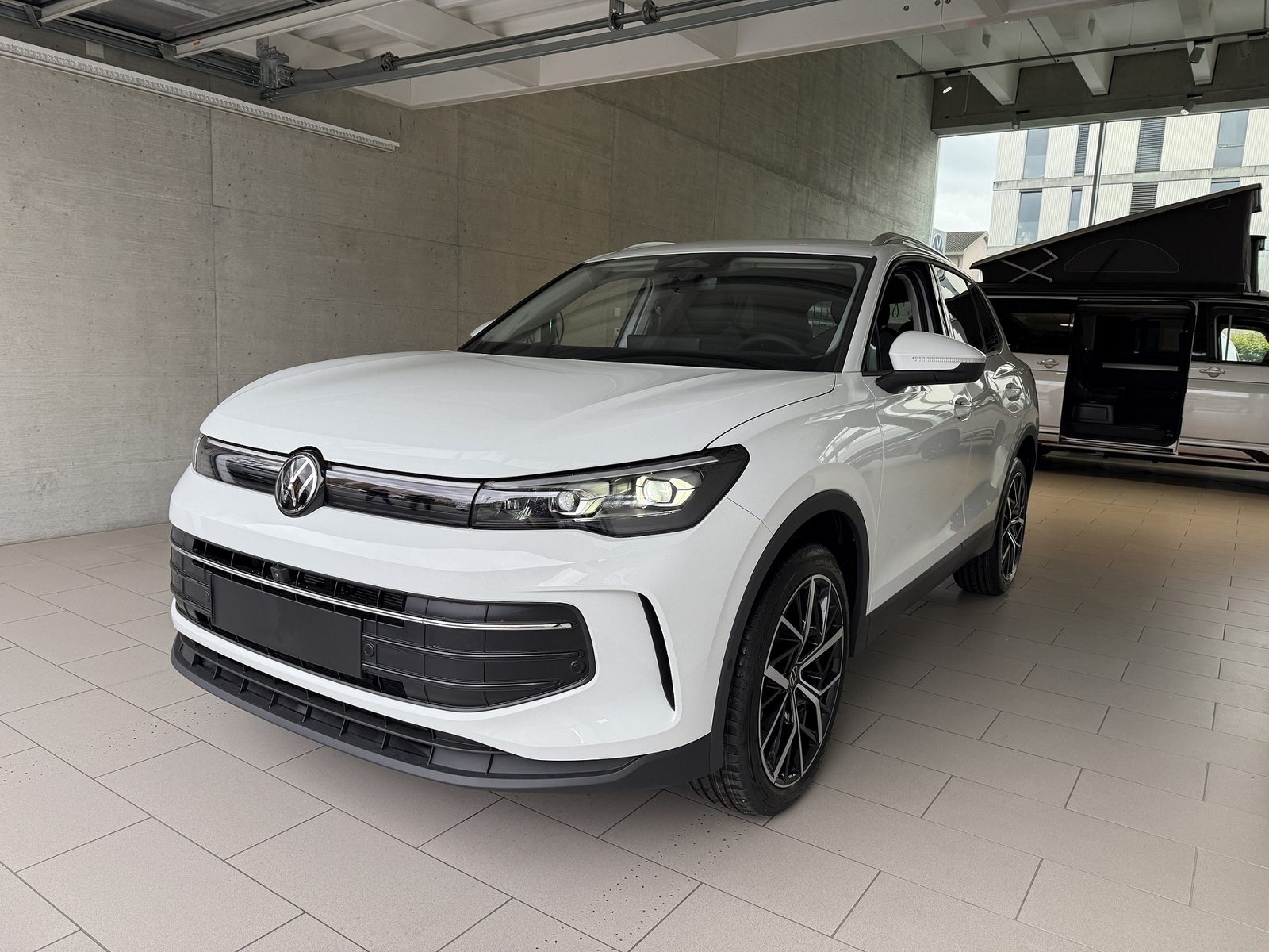 VW Tiguan UNITED, Benzina, Occasioni / Usate, Automatico - 4