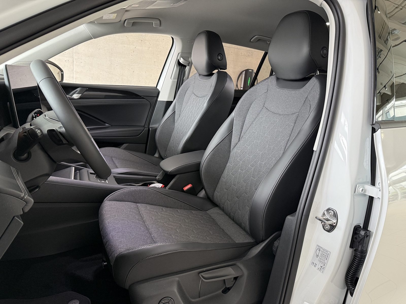 VW Tiguan UNITED, Benzina, Occasioni / Usate, Automatico - 7