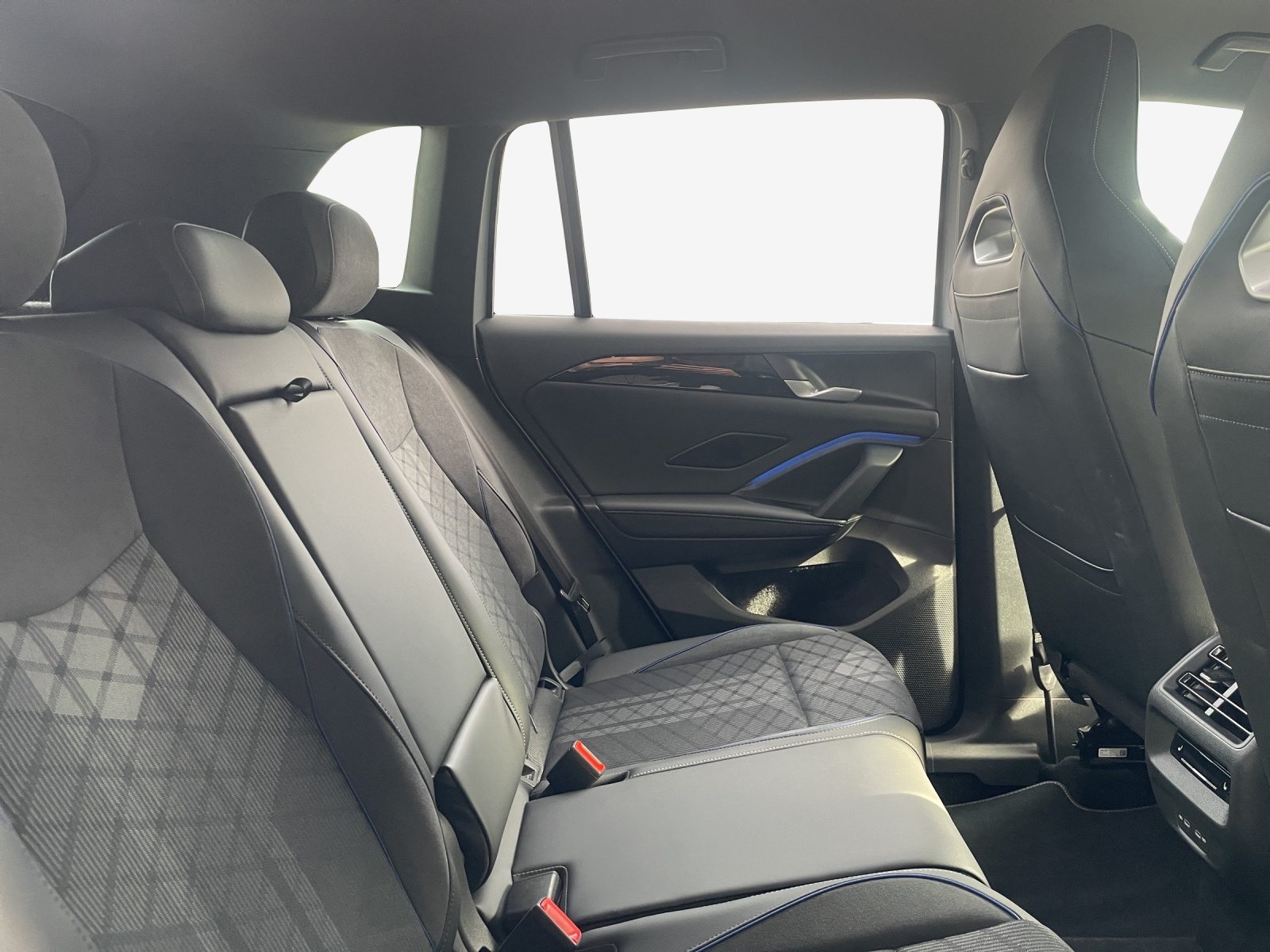 VW Tiguan R-Line UNITED, Diesel, Occasion / Utilisé, Automatique - 4