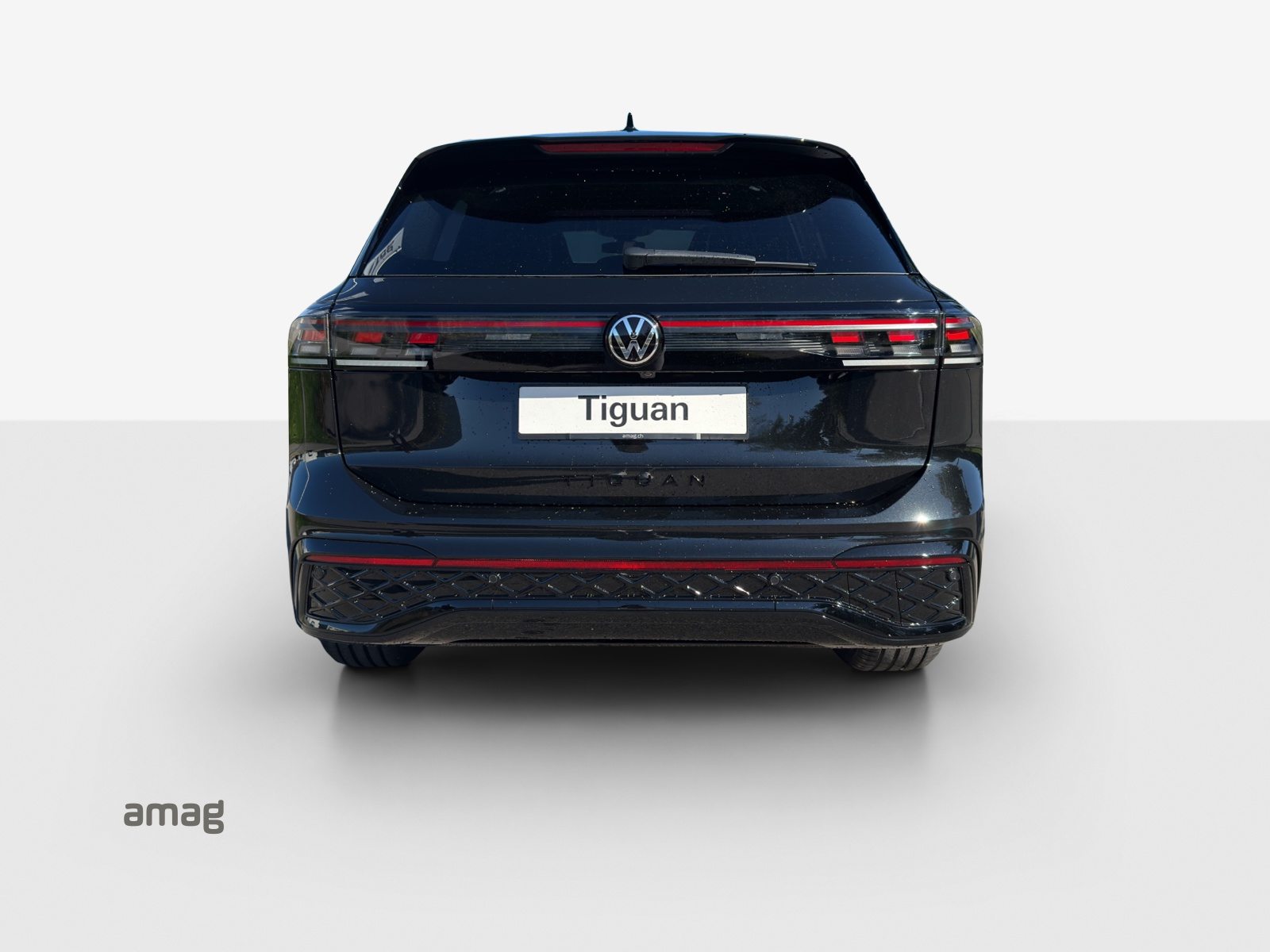 VW Tiguan R-Line, Petrol, Second hand / Used, Automatic - 4