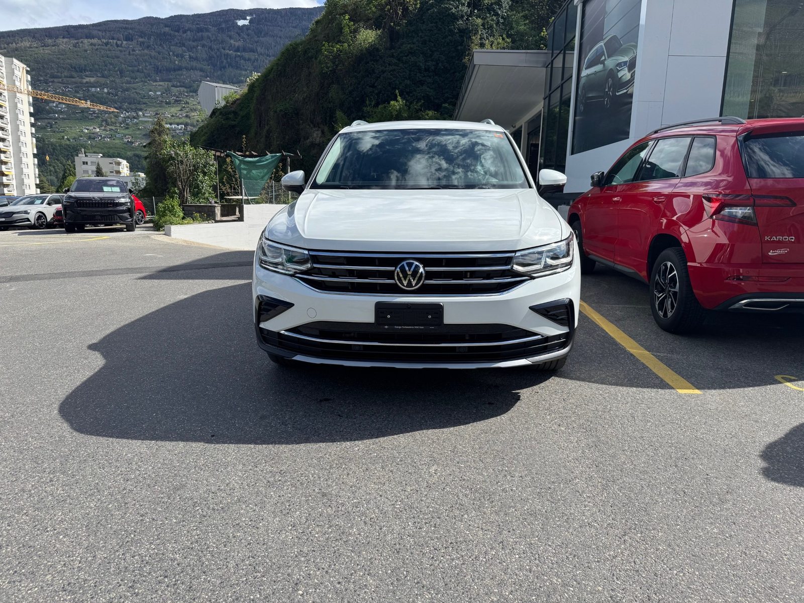 VW Tiguan Elegance, Benzin, Occasion / Gebraucht, Automatik - 2