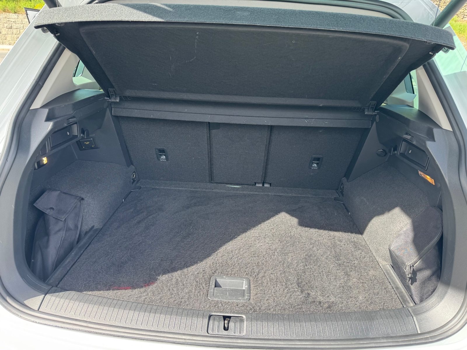 VW Tiguan Elegance, Benzin, Occasion / Gebraucht, Automatik - 7