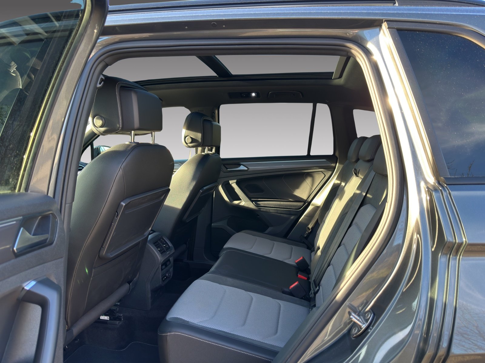 VW Tiguan 2.0TSI Highline 4Motion DSG, Petrol, Second hand / Used, Automatic - 7