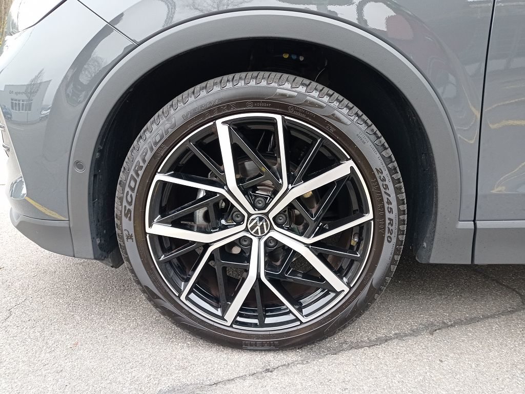 VW Tiguan UNITED, Essence, Occasion / Utilisé, Automatique - 4