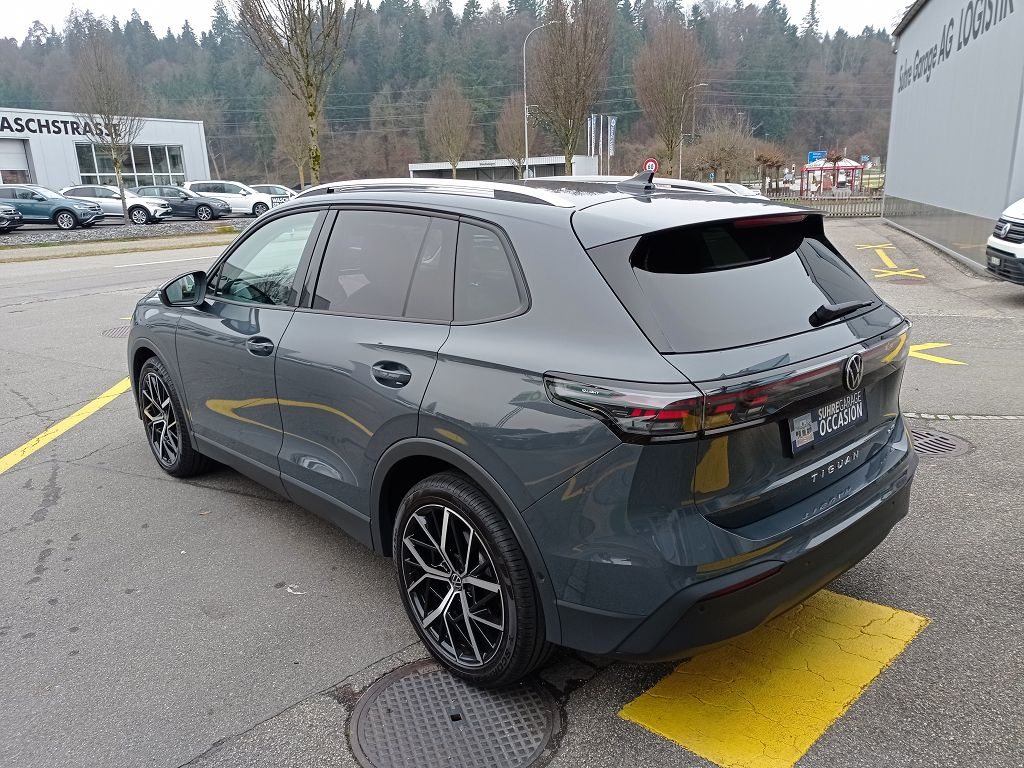 VW Tiguan UNITED, Essence, Occasion / Utilisé, Automatique - 5